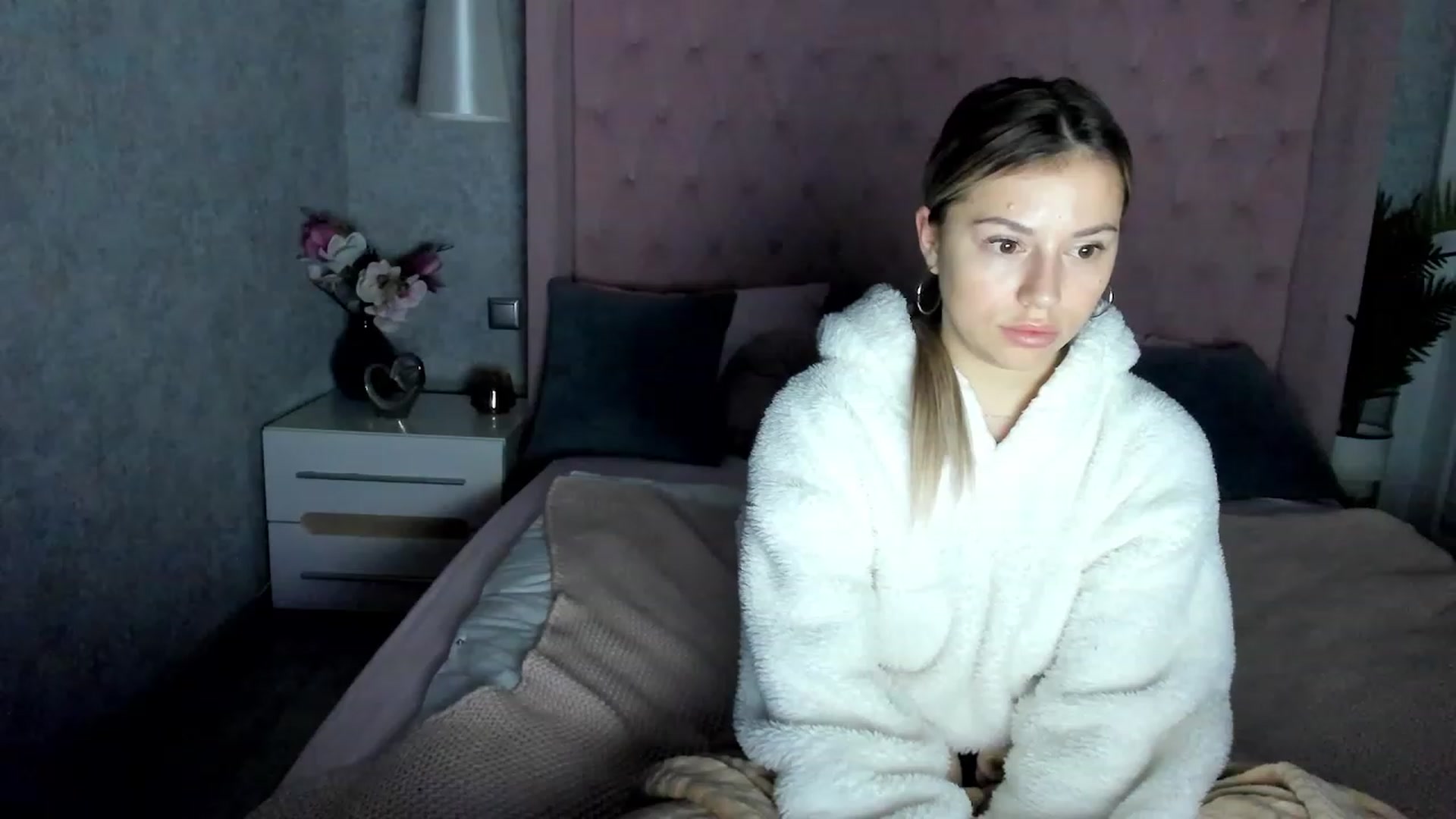 Gallery image thumbnail from SofiBloom's myfreecams stream on, 12/06/2022, 19:07 image 3 of 20