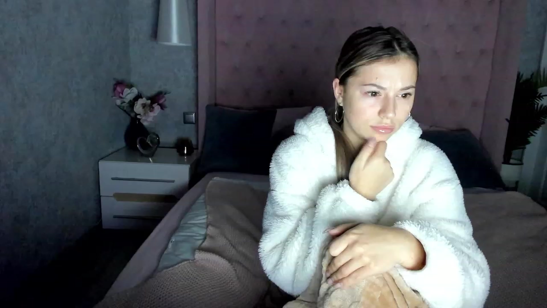 Gallery image thumbnail from SofiBloom's myfreecams stream on, 12/06/2022, 19:07 image 14 of 20