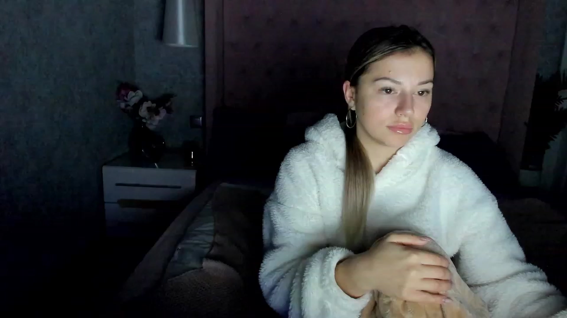 Gallery image thumbnail from SofiBloom's myfreecams stream on, 12/06/2022, 19:07 image 20 of 20