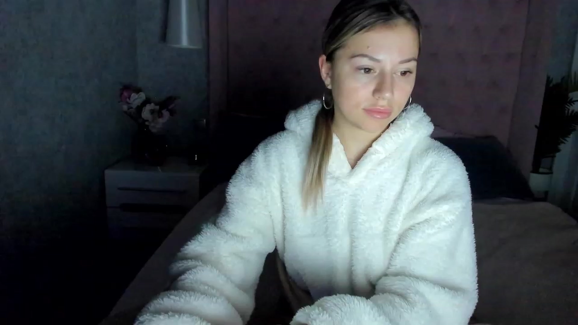 Gallery image thumbnail from SofiBloom's myfreecams stream on, 12/06/2022, 19:07 image 1 of 20