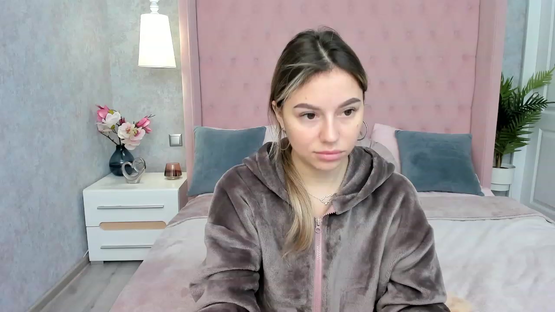 Gallery image thumbnail from SofiBloom's myfreecams stream on, 12/07/2022, 11:39 image 20 of 20