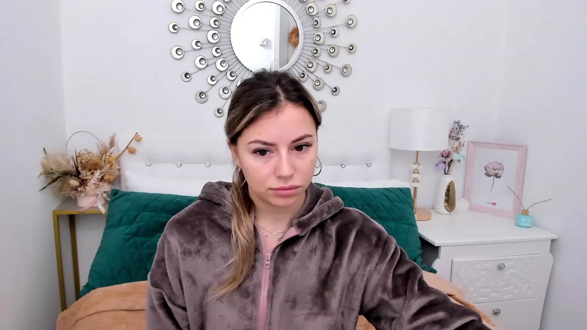 Gallery image thumbnail from SofiBloom's myfreecams stream on, 12/10/2022, 09:02 image 19 of 20