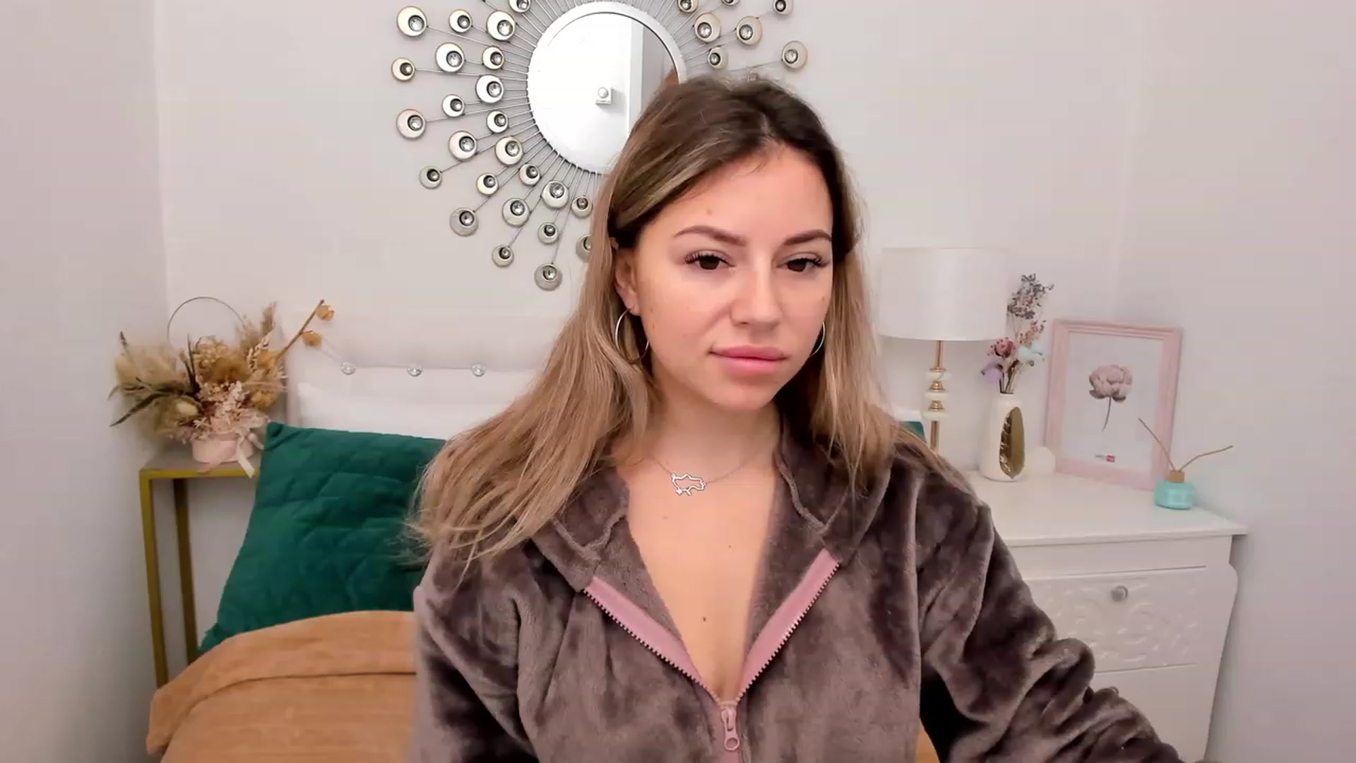 Gallery image thumbnail from SofiBloom's myfreecams stream on, 12/10/2022, 09:02 image 1 of 20