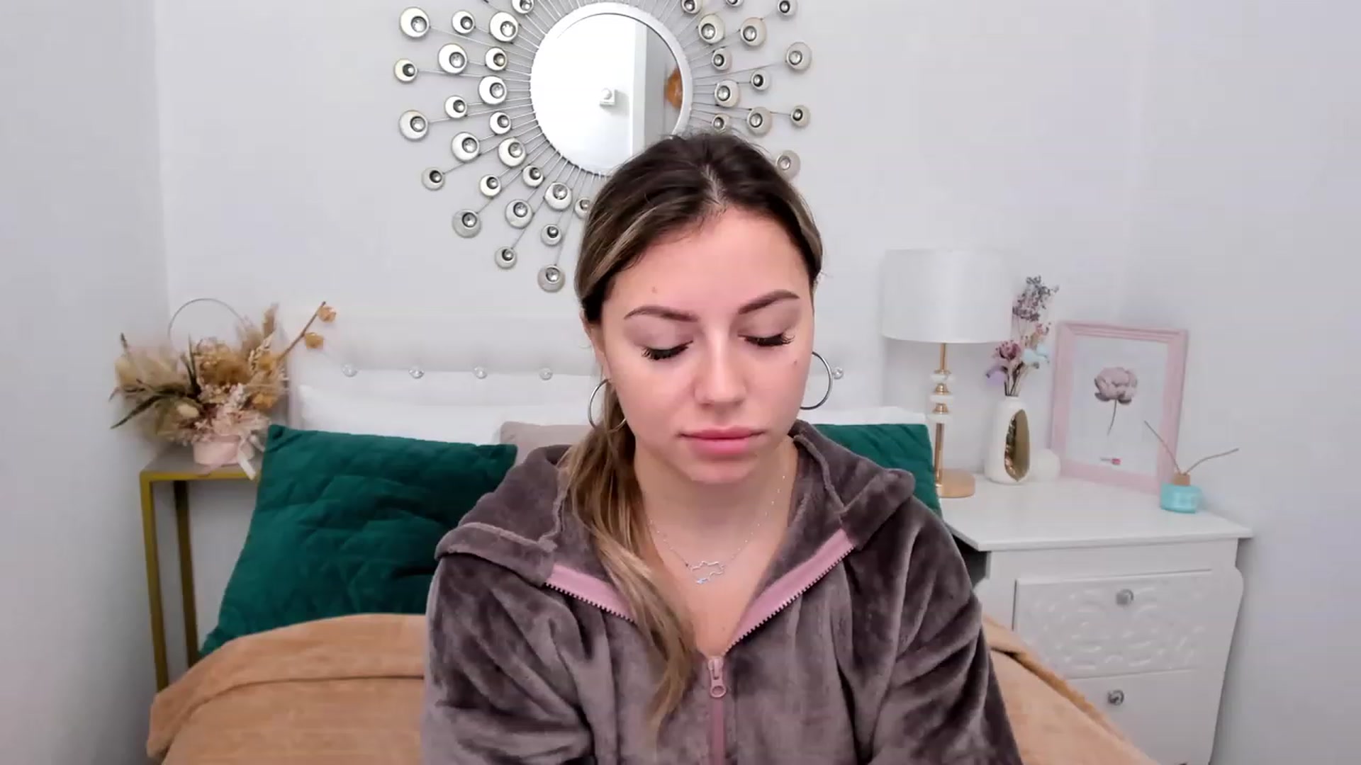 Gallery image thumbnail from SofiBloom's myfreecams stream on, 12/10/2022, 09:02 image 5 of 20
