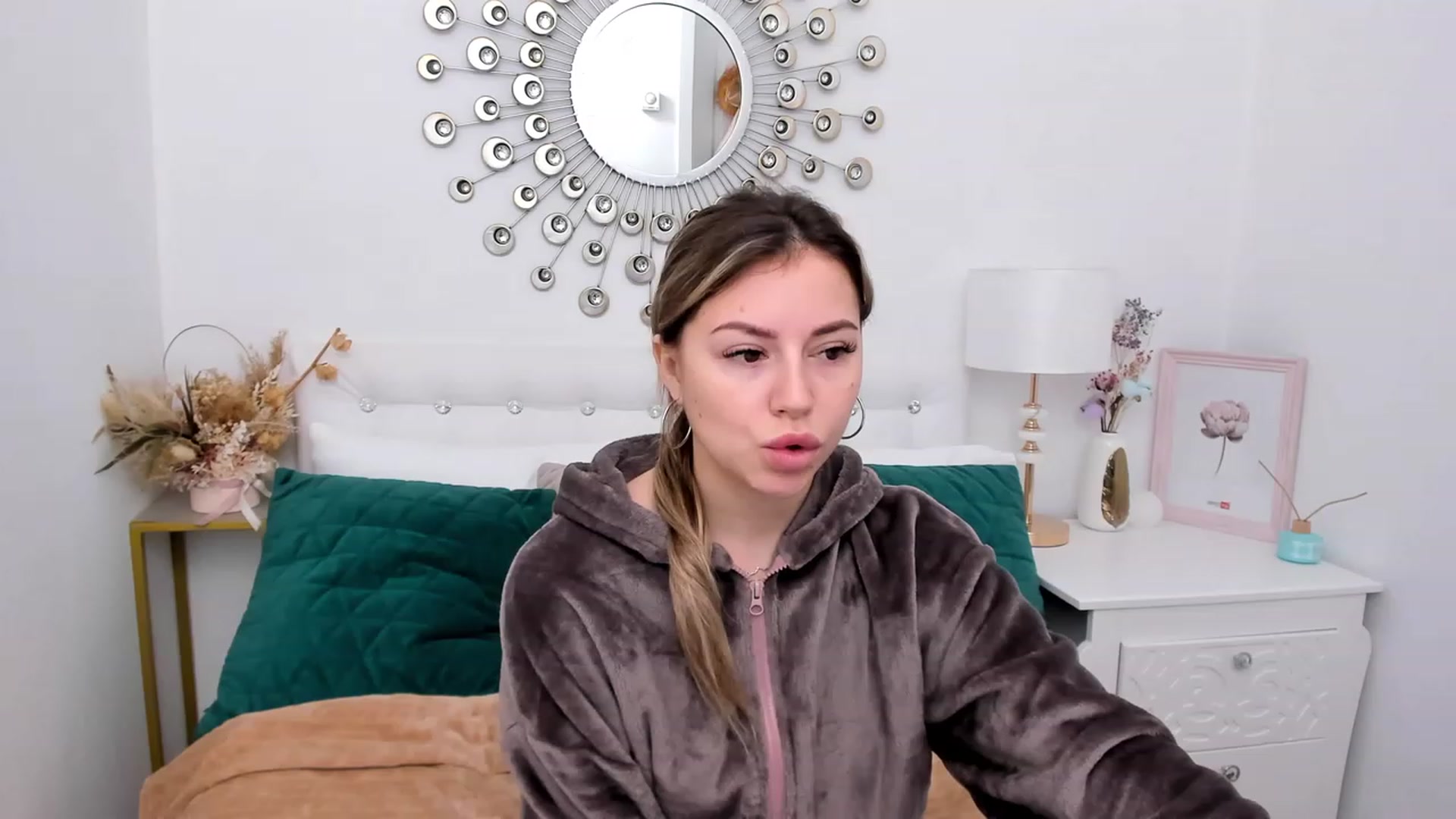 Gallery image thumbnail from SofiBloom's myfreecams stream on, 12/10/2022, 09:02 image 15 of 20