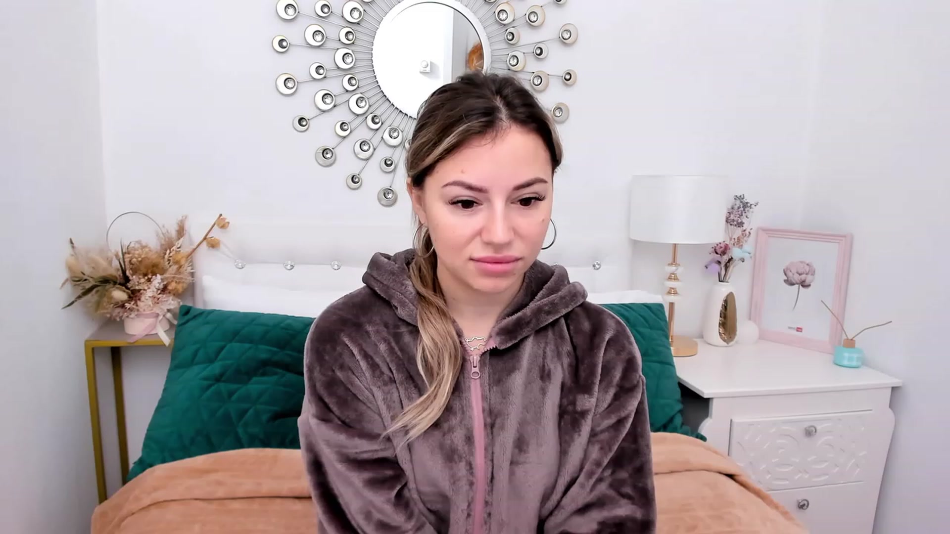 Gallery image thumbnail from SofiBloom's myfreecams stream on, 12/10/2022, 09:02 image 12 of 20