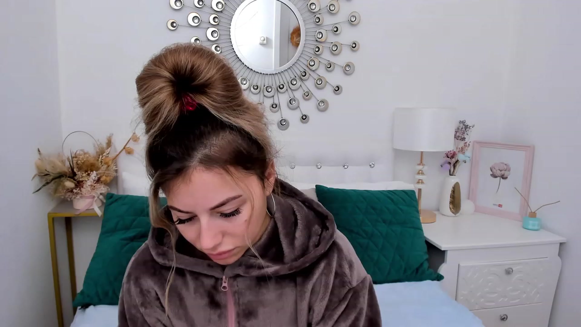 Gallery image thumbnail from SofiBloom's myfreecams stream on, 12/10/2022, 11:37 image 8 of 20