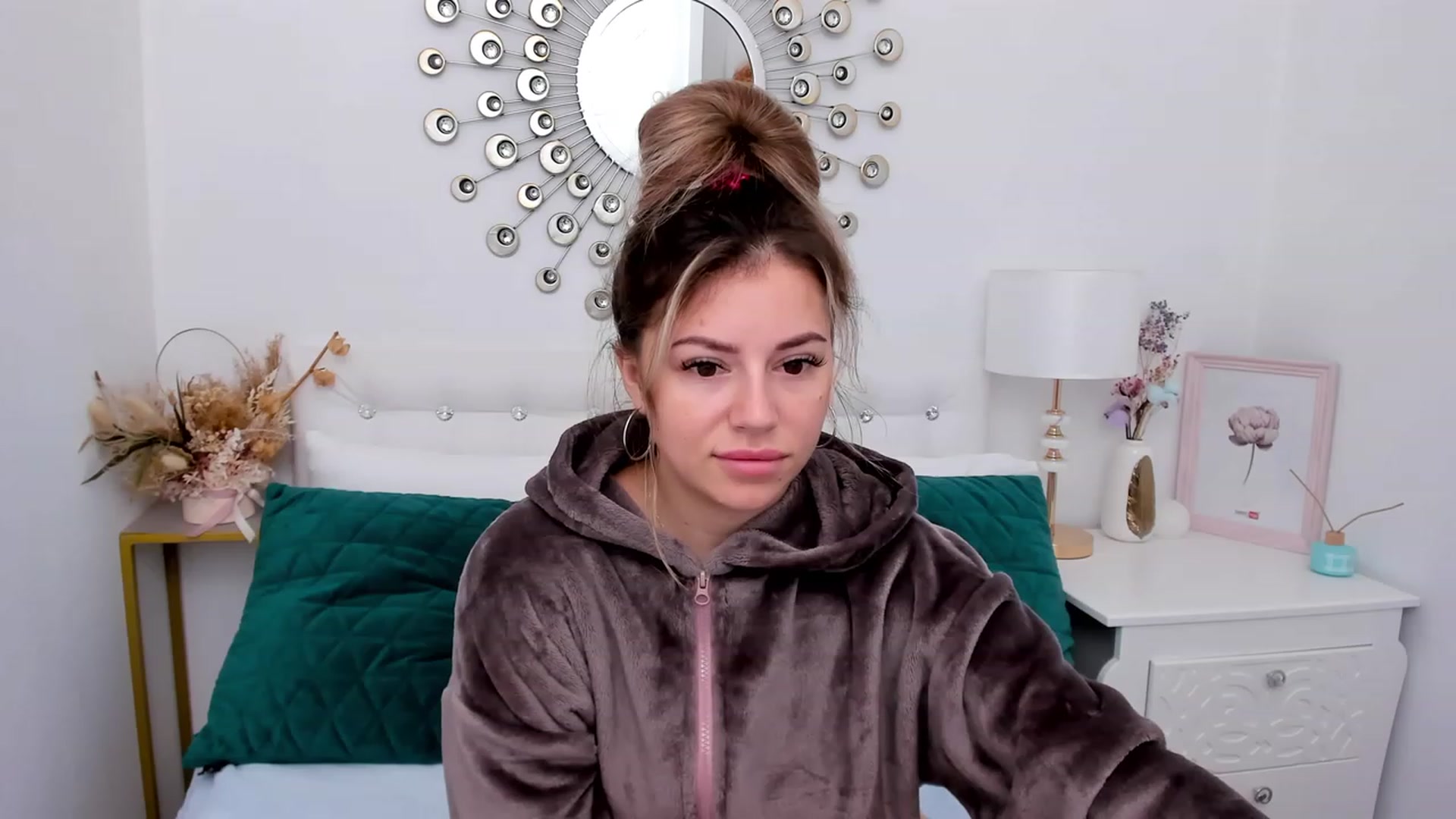 Gallery image thumbnail from SofiBloom's myfreecams stream on, 12/10/2022, 11:37 image 9 of 20