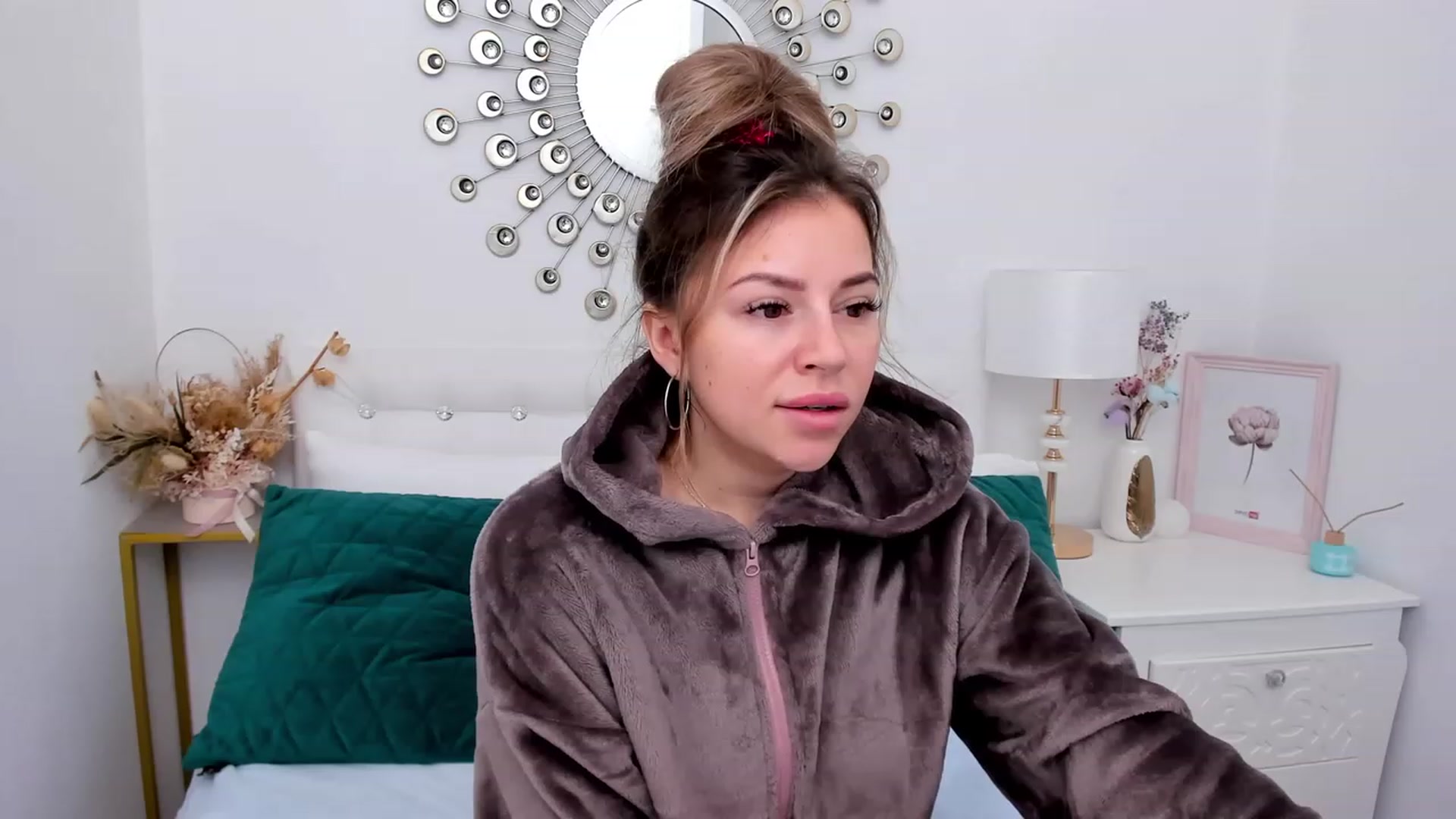 Gallery image thumbnail from SofiBloom's myfreecams stream on, 12/10/2022, 11:37 image 16 of 20