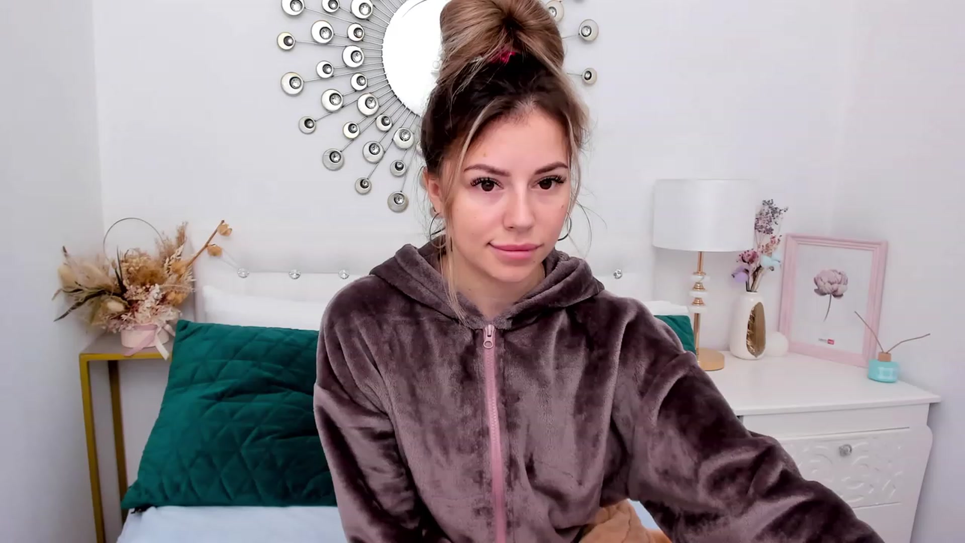 Gallery image thumbnail from SofiBloom's myfreecams stream on, 12/10/2022, 11:37 image 1 of 20