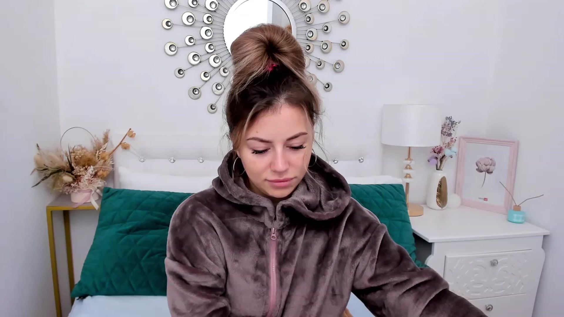 Gallery image thumbnail from SofiBloom's myfreecams stream on, 12/10/2022, 11:37 image 12 of 20