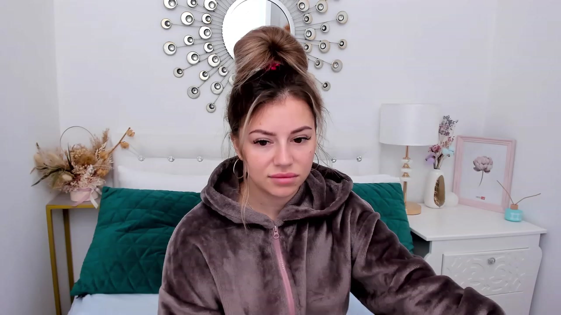 Gallery image thumbnail from SofiBloom's myfreecams stream on, 12/10/2022, 11:37 image 18 of 20