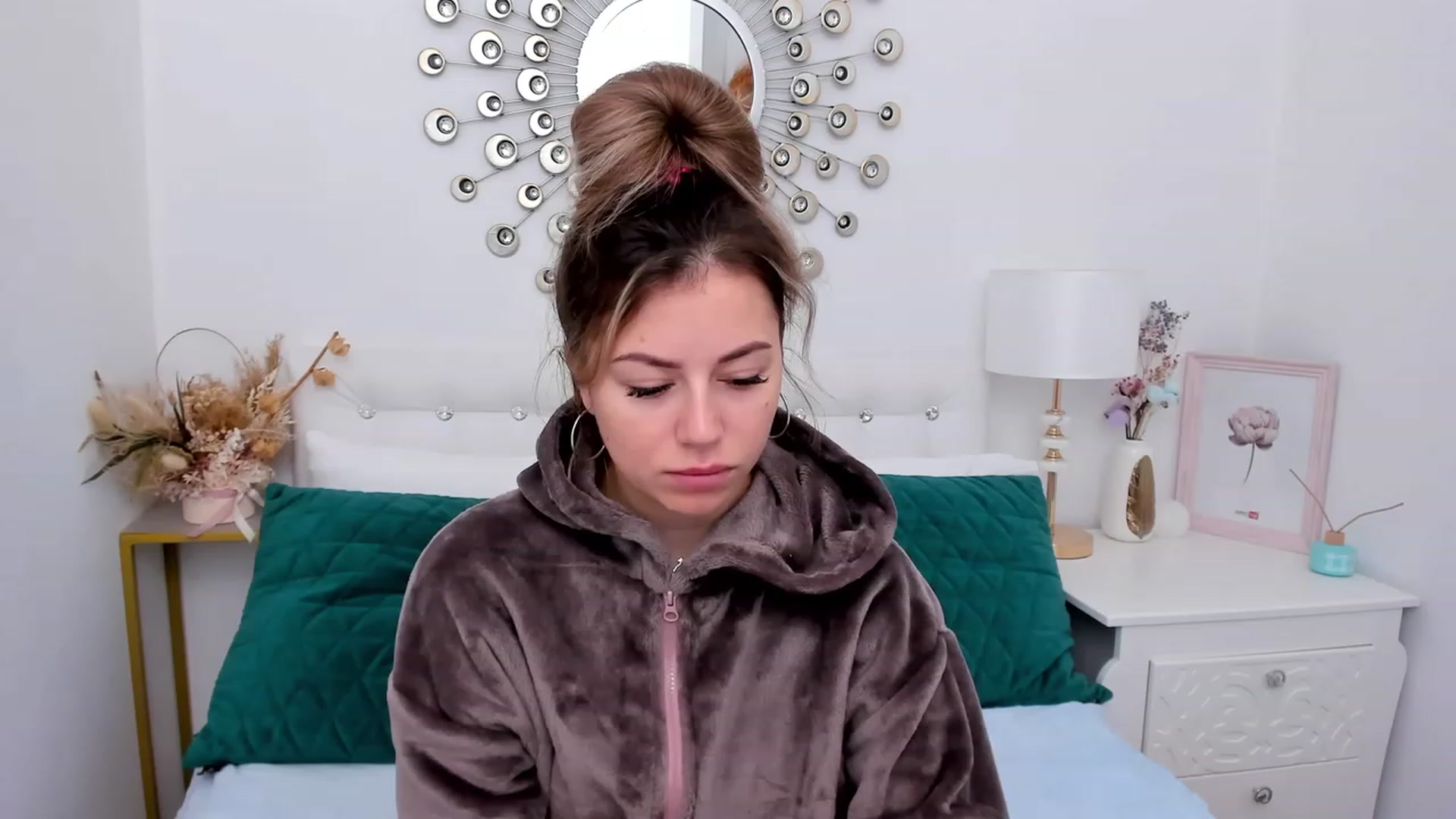 Gallery image thumbnail from SofiBloom's myfreecams stream on, 12/10/2022, 11:37 image 15 of 20