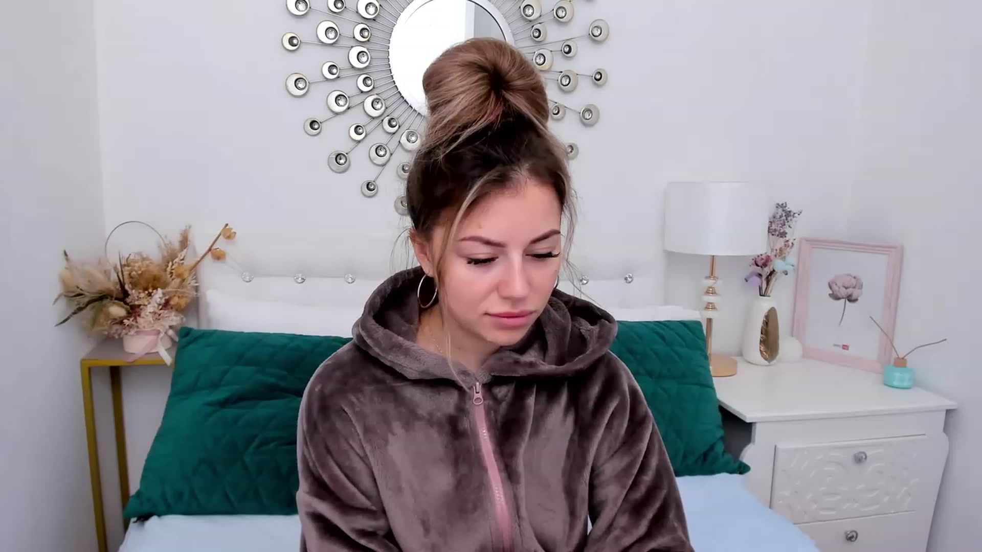 Gallery image thumbnail from SofiBloom's myfreecams stream on, 12/10/2022, 11:37 image 17 of 20