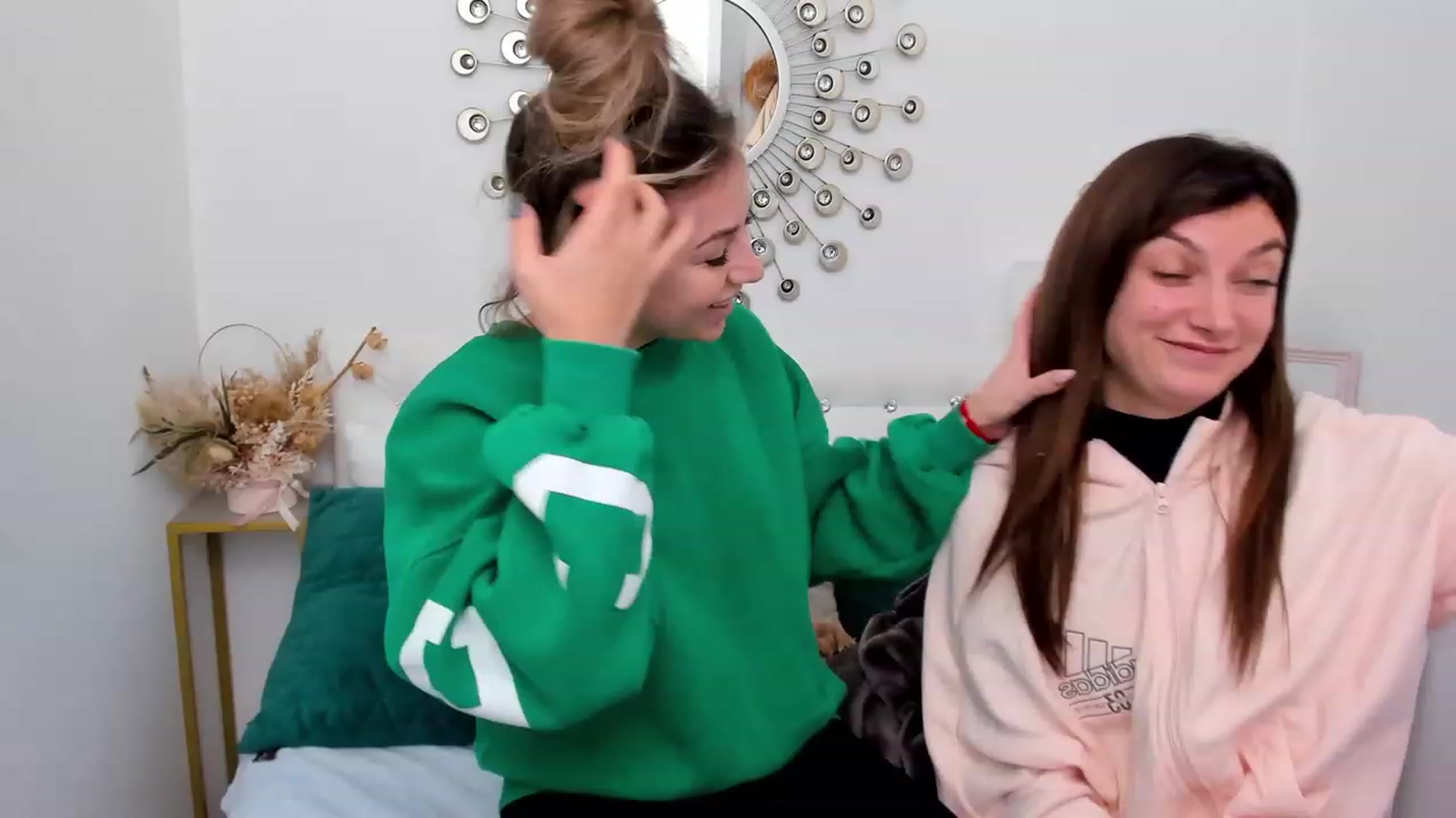 Gallery image thumbnail from SofiBloom's myfreecams stream on, 12/10/2022, 12:27 image 7 of 20