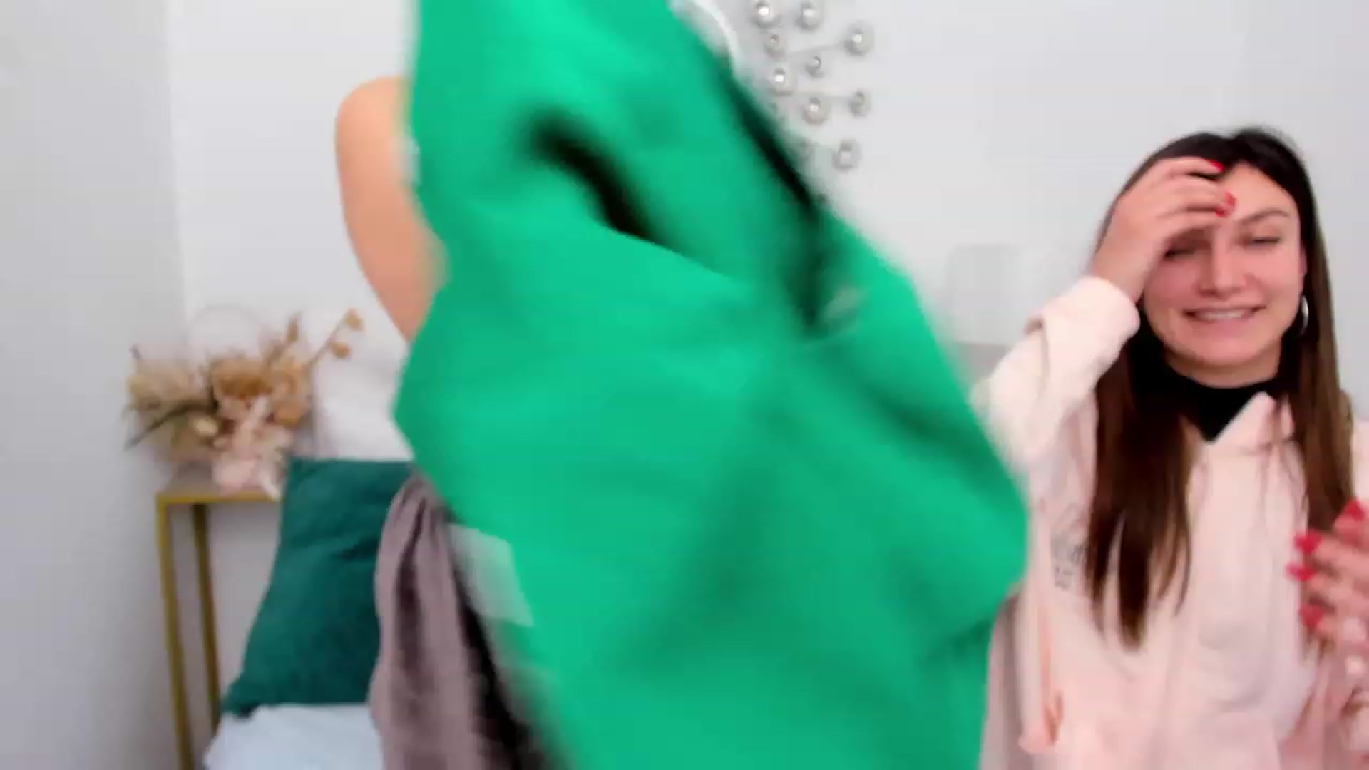 Gallery image thumbnail from SofiBloom's myfreecams stream on, 12/10/2022, 12:27 image 4 of 20