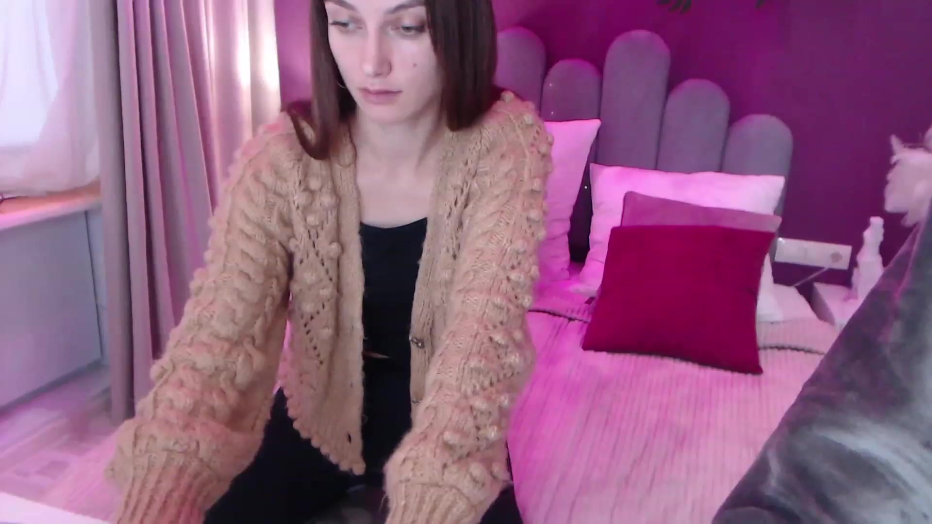 Gallery image thumbnail from SofiBloom's myfreecams stream on, 12/11/2022, 09:56 image 11 of 20