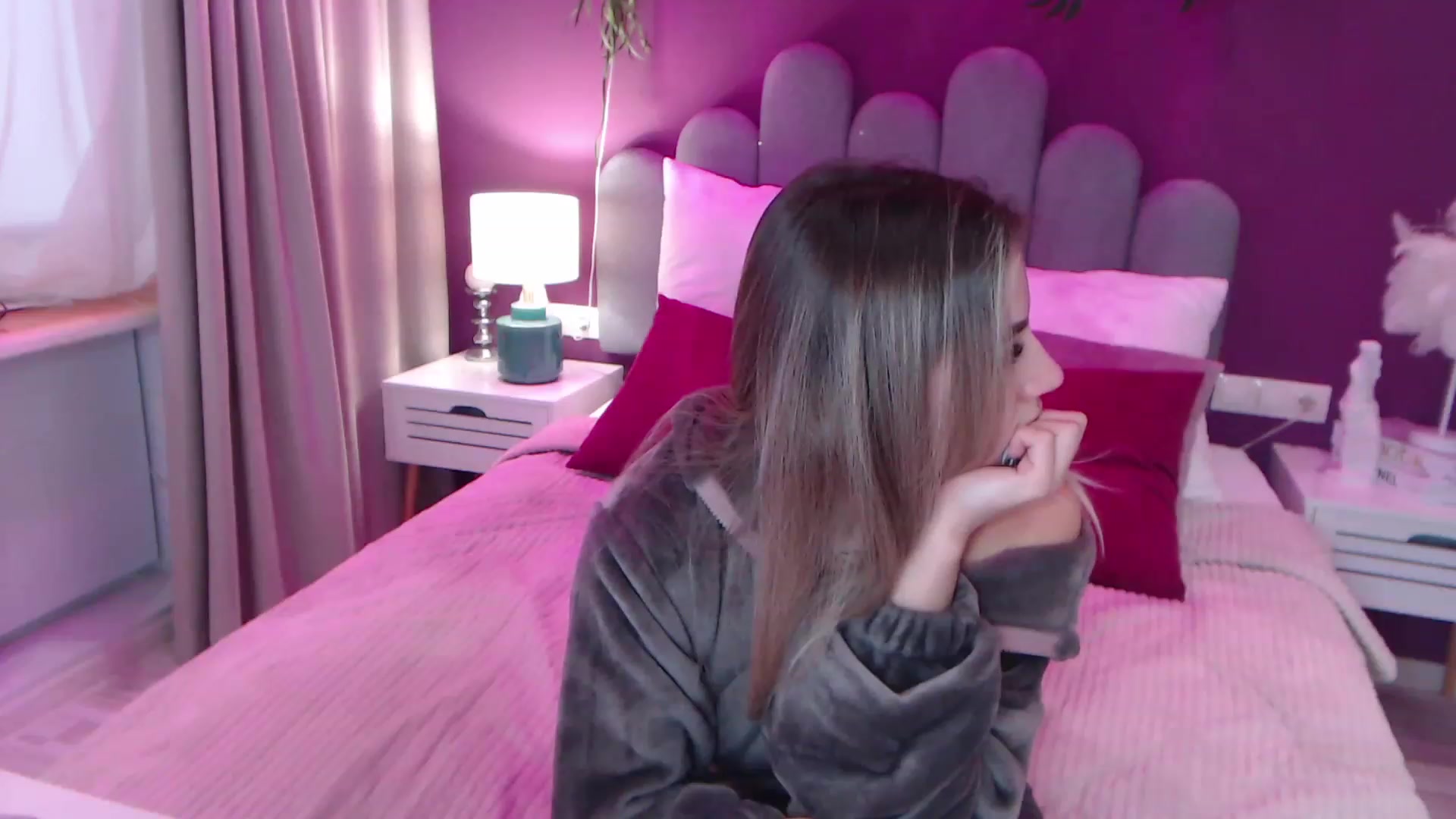 Gallery image thumbnail from SofiBloom's myfreecams stream on, 12/11/2022, 09:56 image 17 of 20