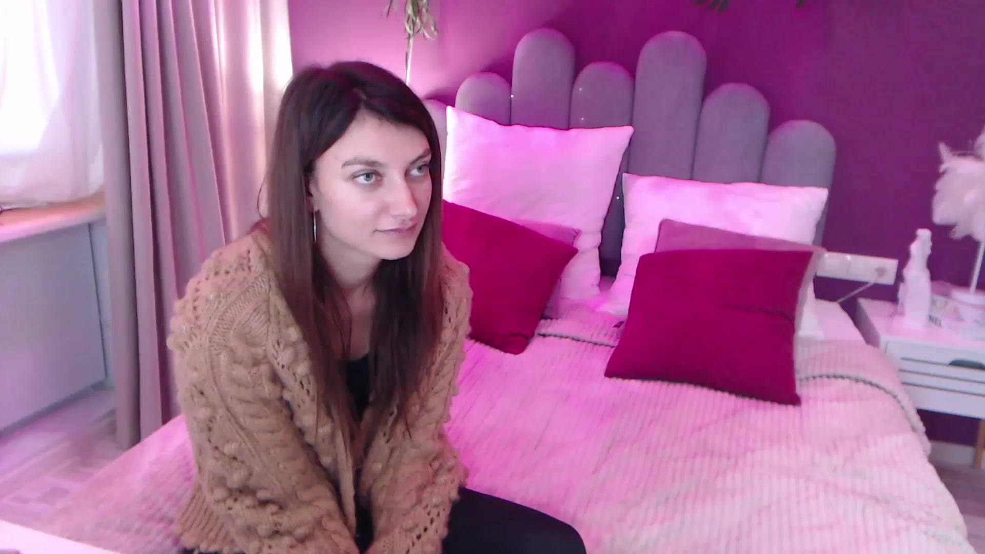 Gallery image thumbnail from SofiBloom's myfreecams stream on, 12/11/2022, 10:10 image 20 of 20