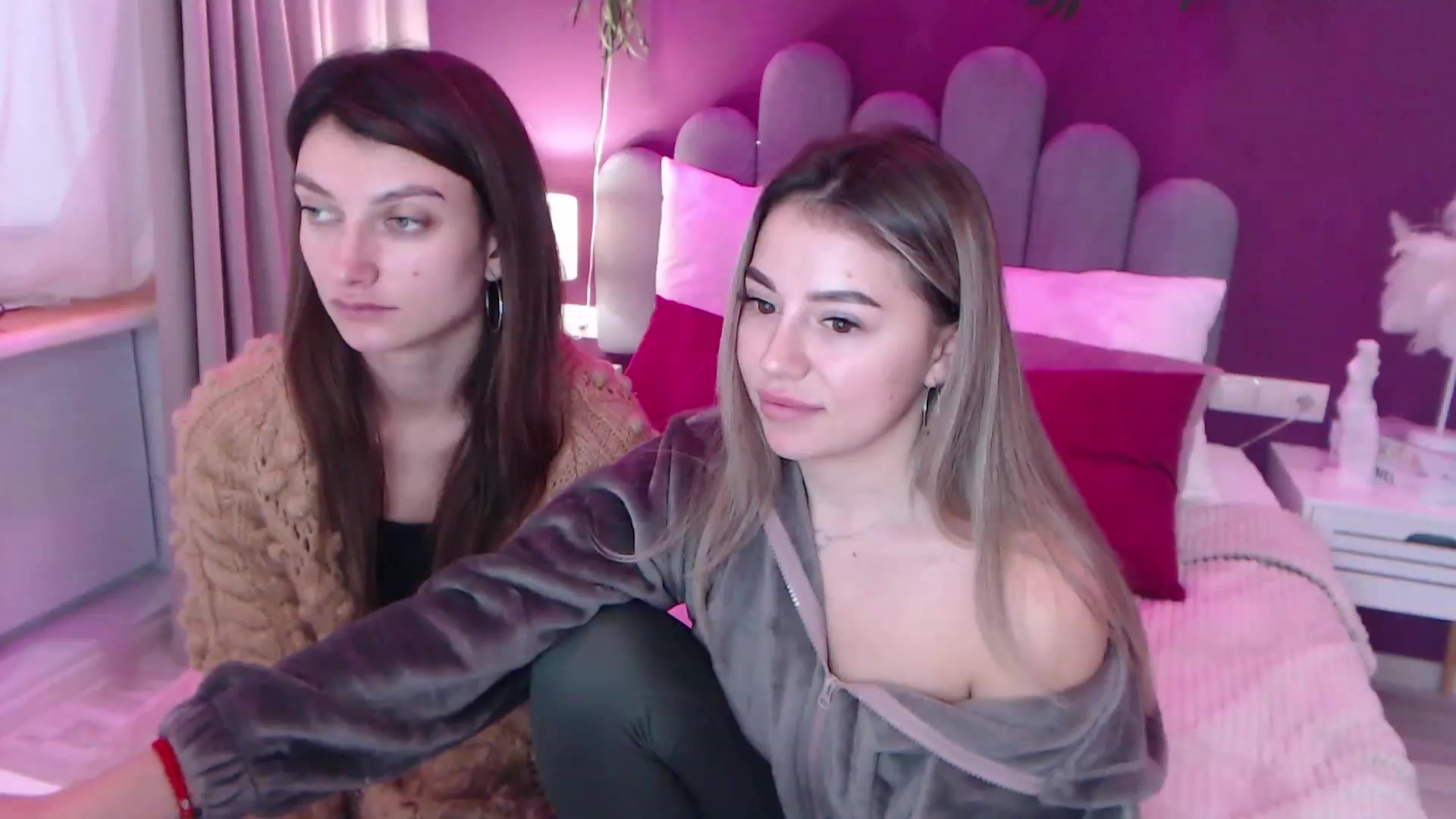 Gallery image thumbnail from SofiBloom's myfreecams stream on, 12/11/2022, 10:10 image 12 of 20
