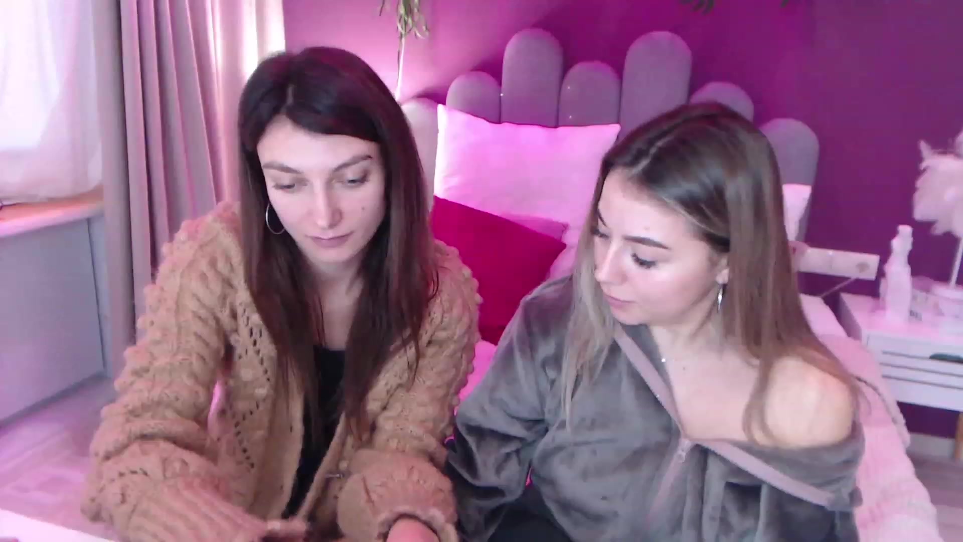 Gallery image thumbnail from SofiBloom's myfreecams stream on, 12/11/2022, 10:10 image 15 of 20
