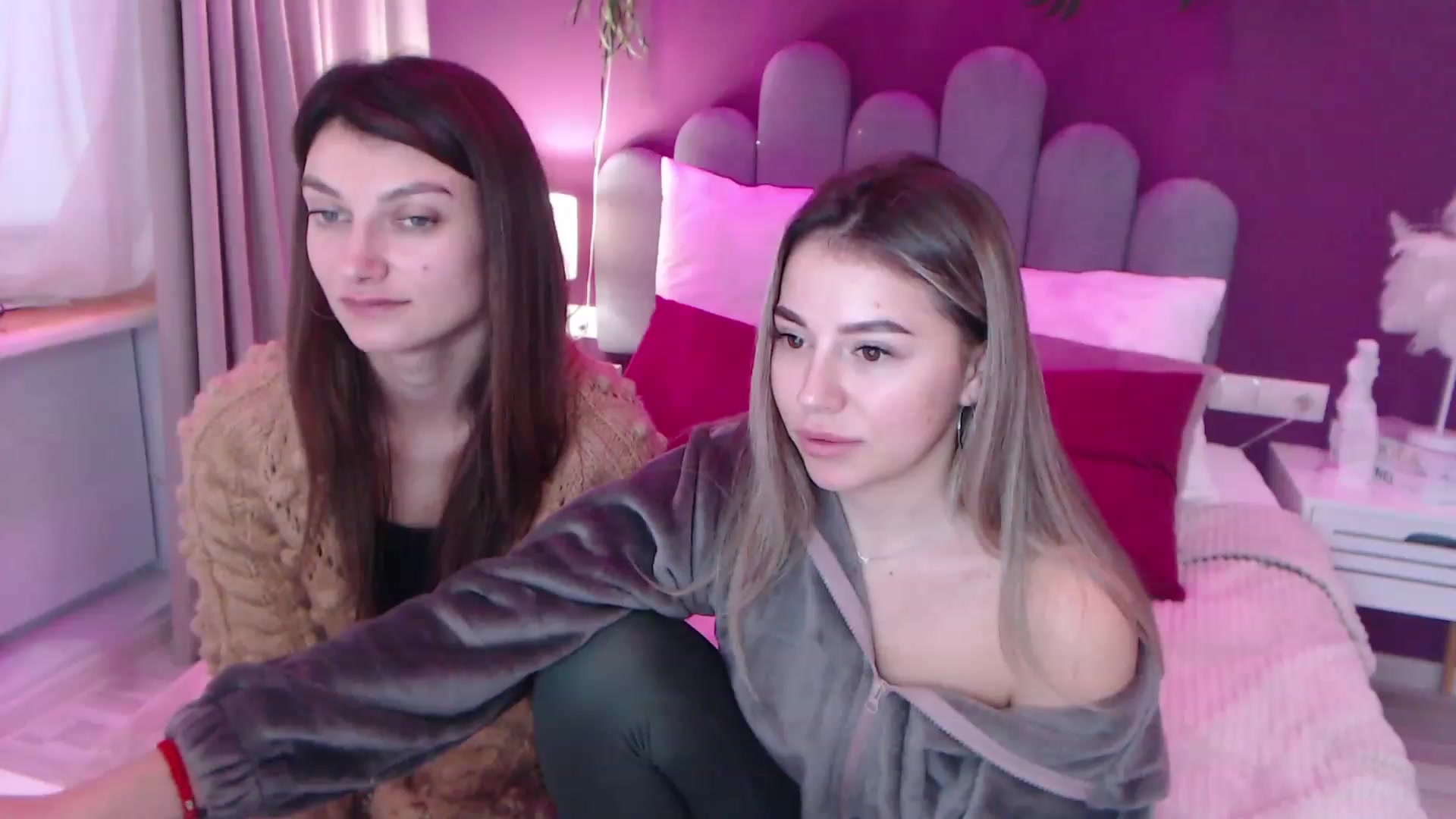 Gallery image thumbnail from SofiBloom's myfreecams stream on, 12/11/2022, 10:10 image 13 of 20