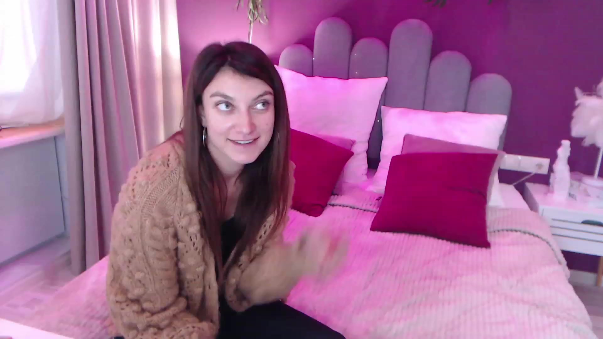 Gallery image thumbnail from SofiBloom's myfreecams stream on, 12/11/2022, 10:10 image 19 of 20