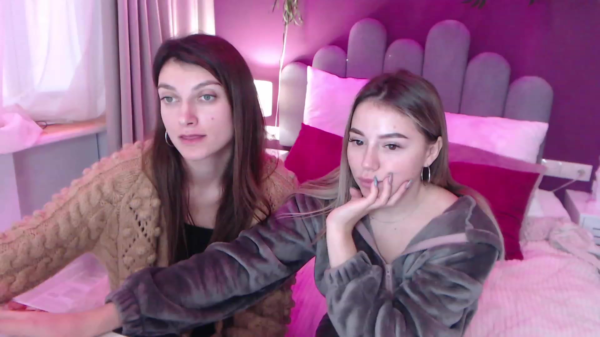 Gallery image thumbnail from SofiBloom's myfreecams stream on, 12/11/2022, 10:59 image 16 of 20