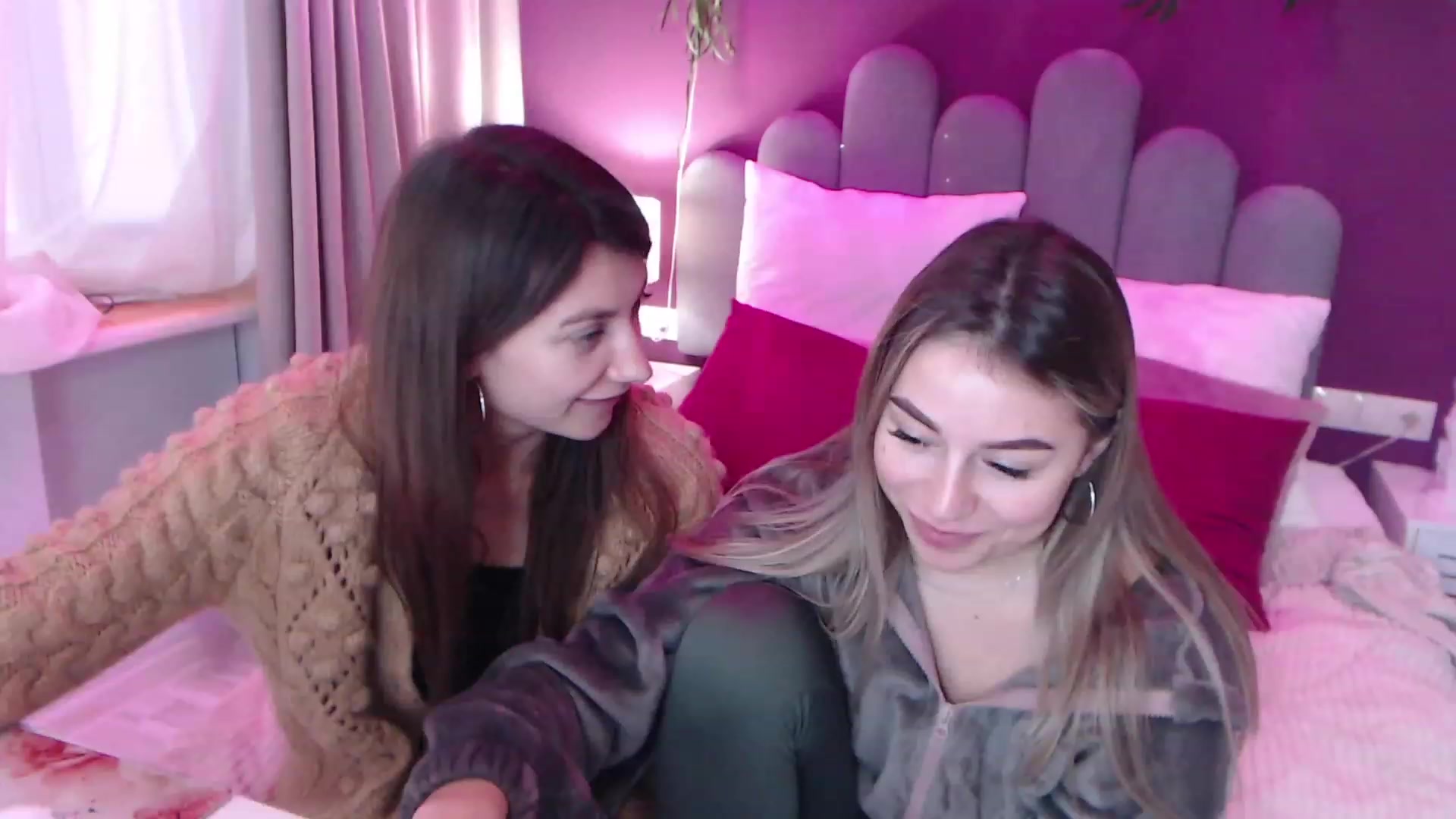 Gallery image thumbnail from SofiBloom's myfreecams stream on, 12/11/2022, 10:59 image 18 of 20