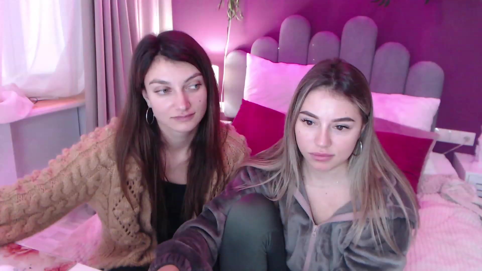 Gallery image thumbnail from SofiBloom's myfreecams stream on, 12/11/2022, 10:59 image 17 of 20