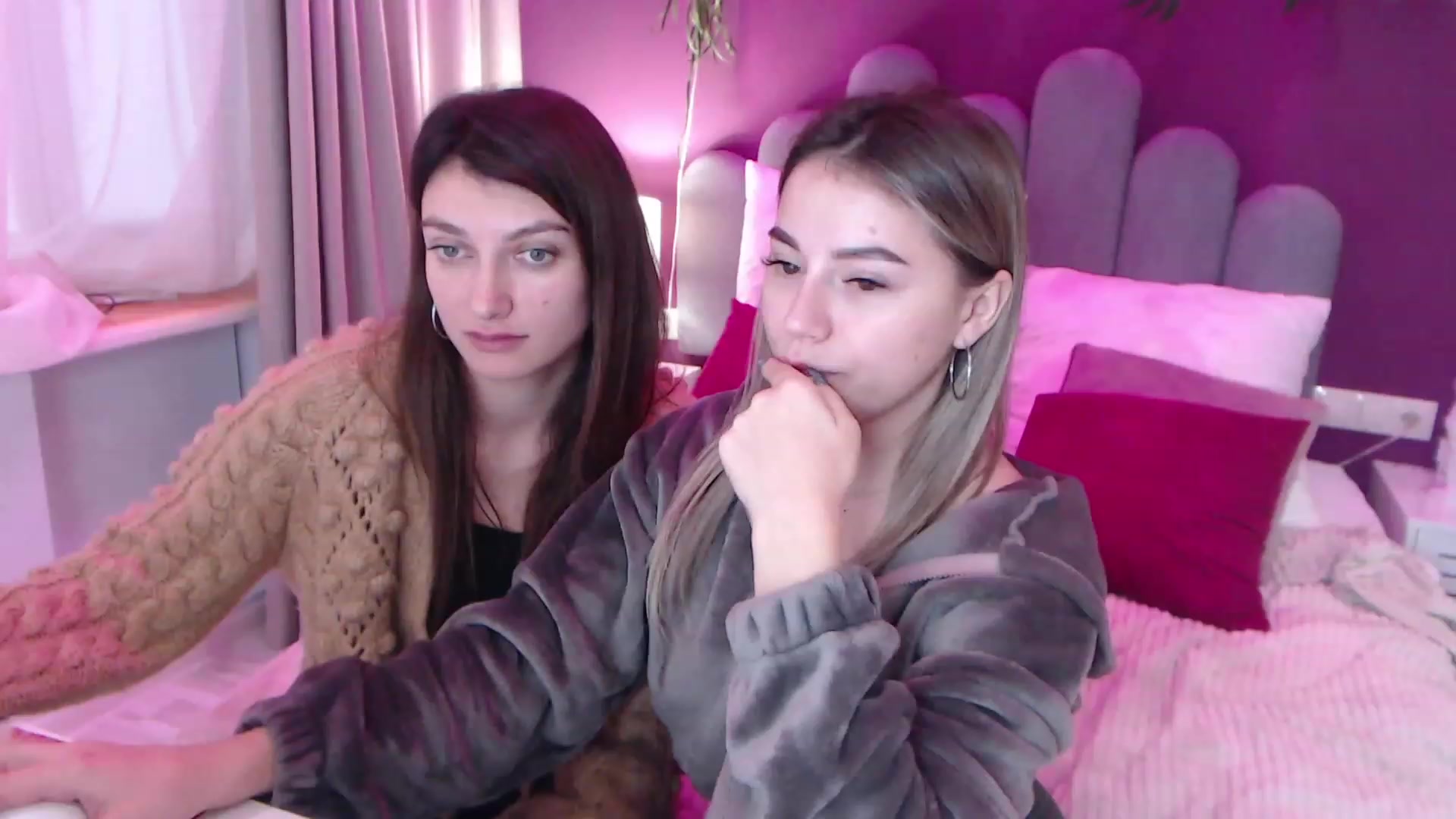 Gallery image thumbnail from SofiBloom's myfreecams stream on, 12/11/2022, 10:59 image 12 of 20