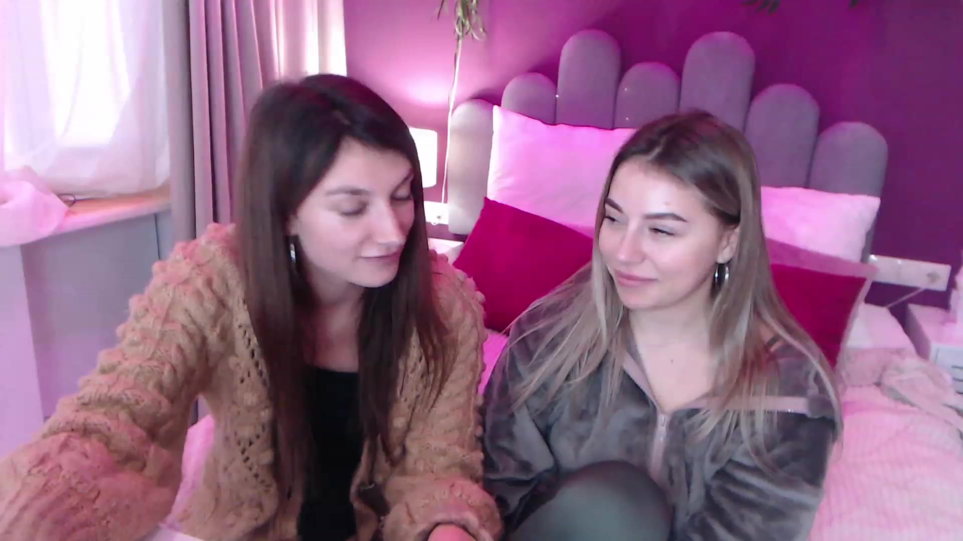 Gallery image thumbnail from SofiBloom's myfreecams stream on, 12/11/2022, 10:59 image 19 of 20