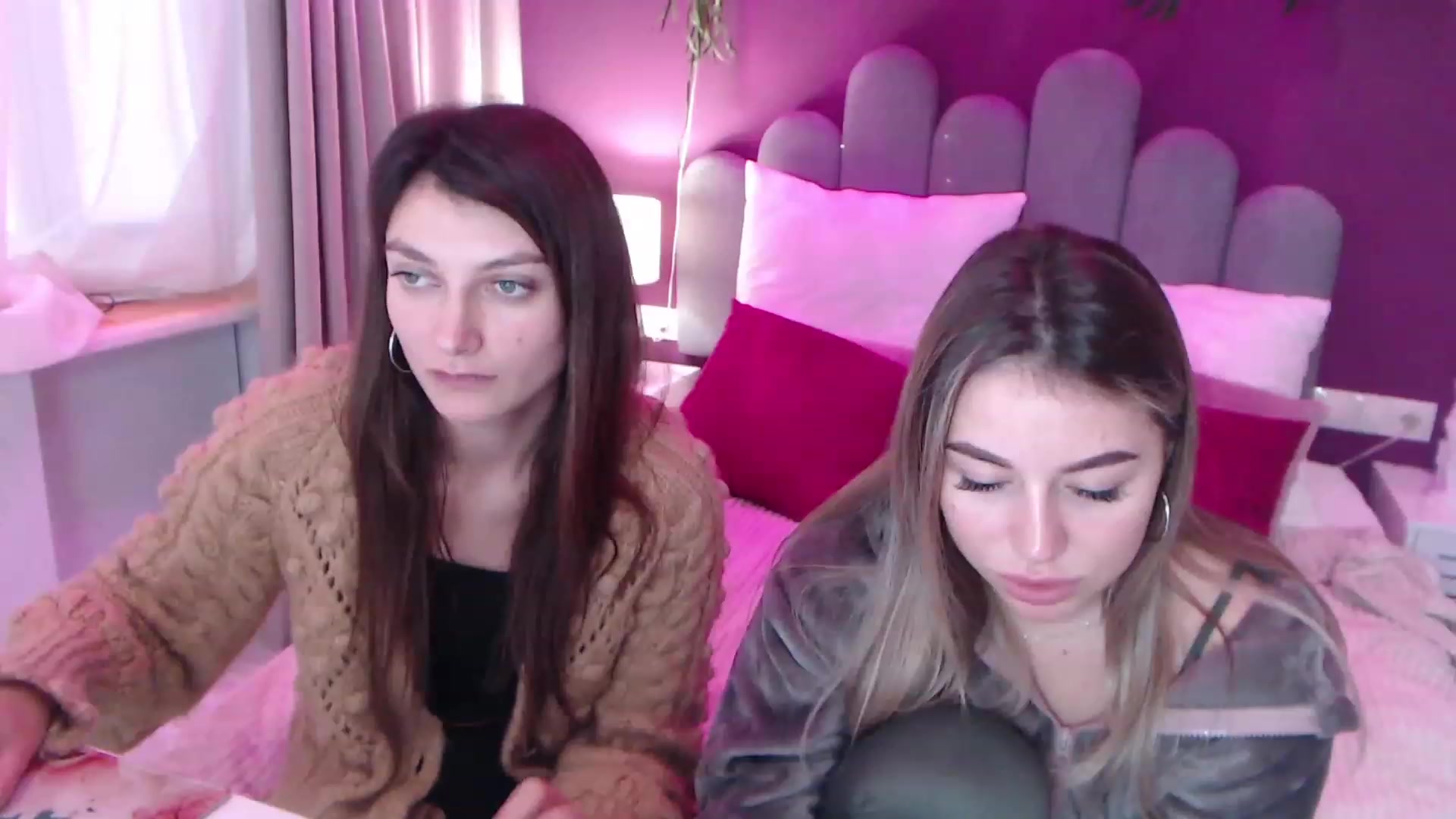 Gallery image thumbnail from SofiBloom's myfreecams stream on, 12/11/2022, 10:59 image 20 of 20