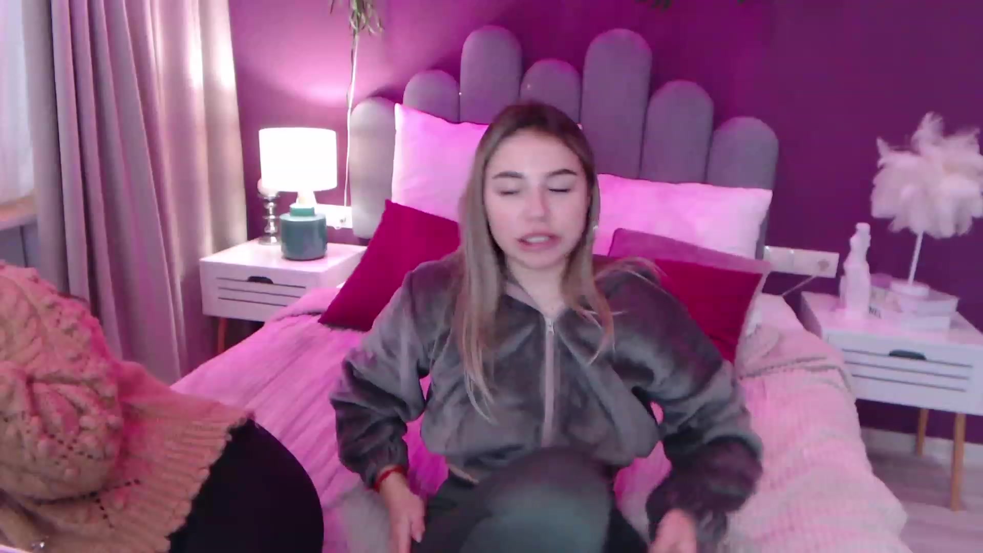 Gallery image thumbnail from SofiBloom's myfreecams stream on, 12/11/2022, 12:09 image 19 of 20