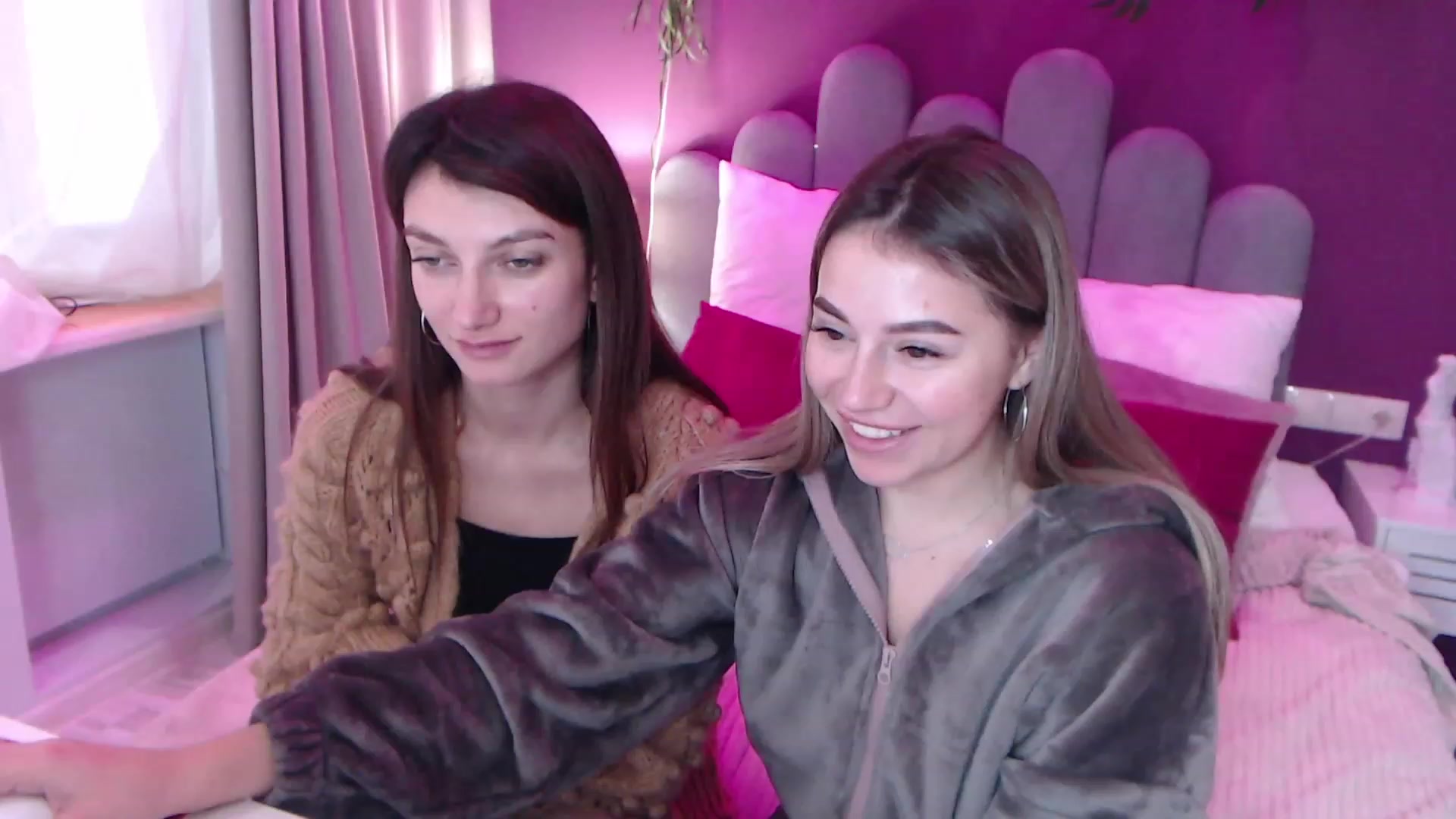 Gallery image thumbnail from SofiBloom's myfreecams stream on, 12/11/2022, 12:09 image 15 of 20