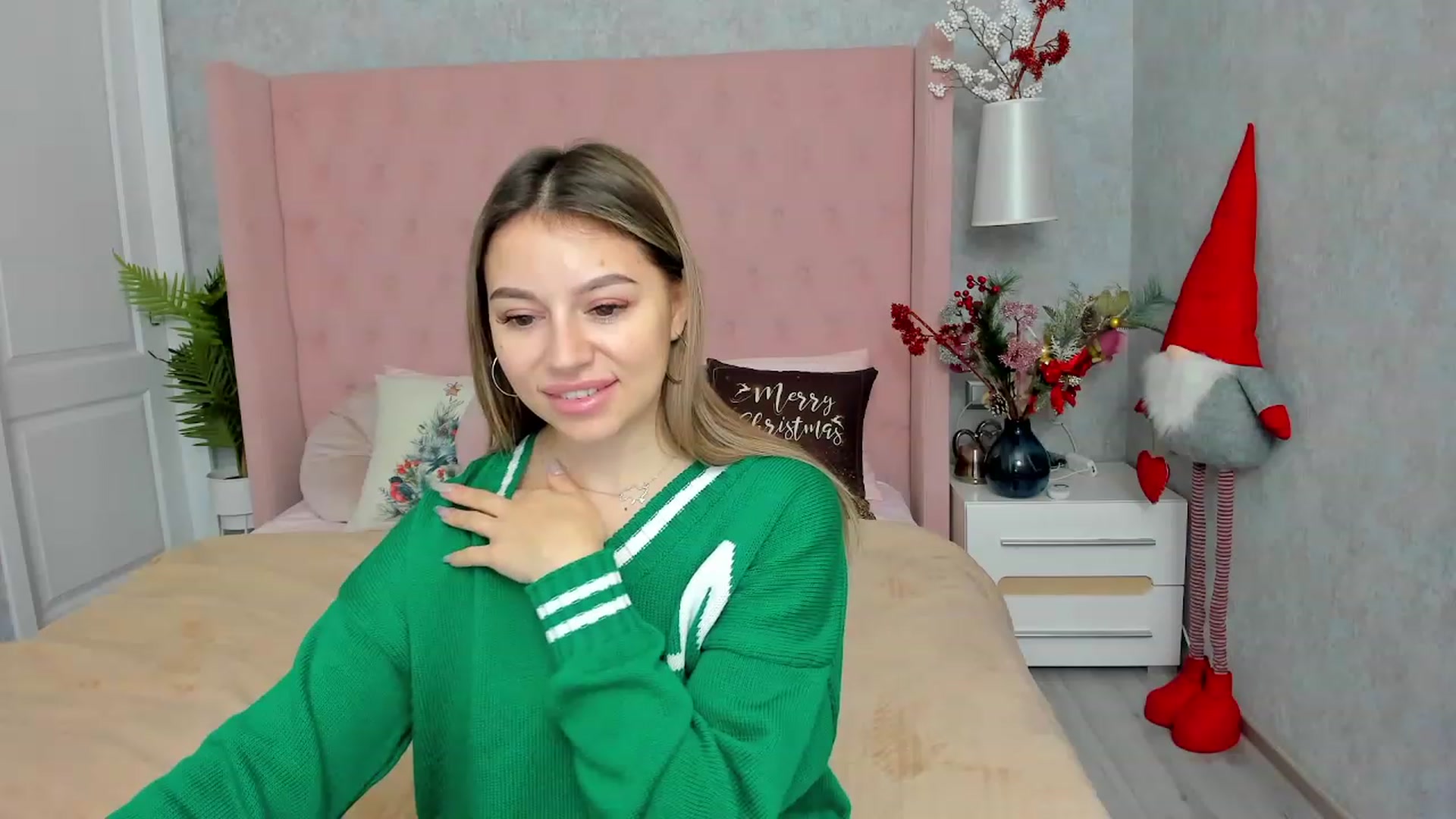 Gallery image thumbnail from SofiBloom's myfreecams stream on, 12/20/2022, 08:33 image 18 of 20