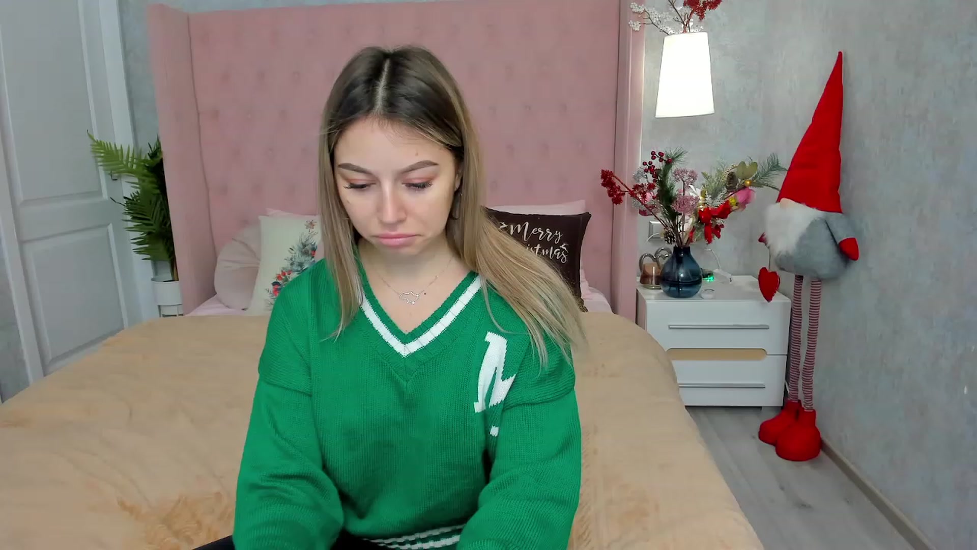 Gallery image thumbnail from SofiBloom's myfreecams stream on, 12/20/2022, 09:50 image 1 of 20