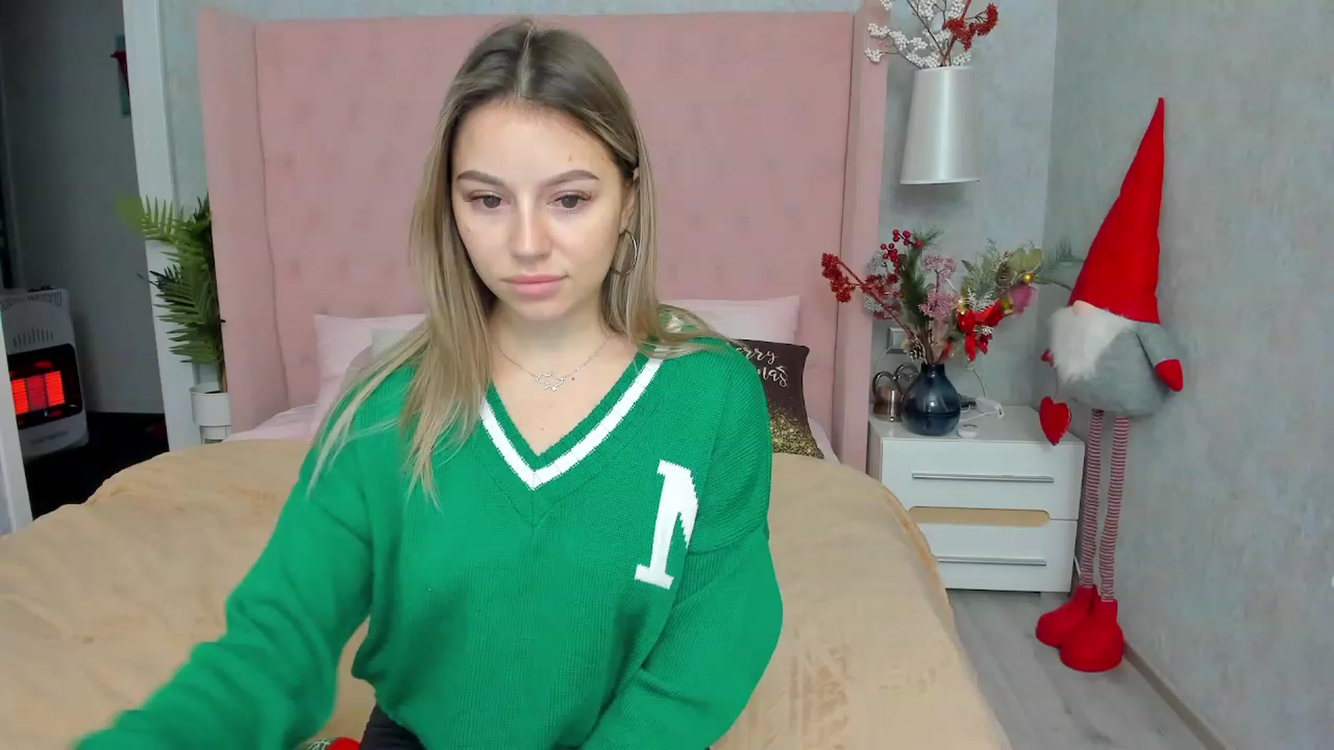 Gallery image thumbnail from SofiBloom's myfreecams stream on, 12/20/2022, 15:58 image 10 of 20