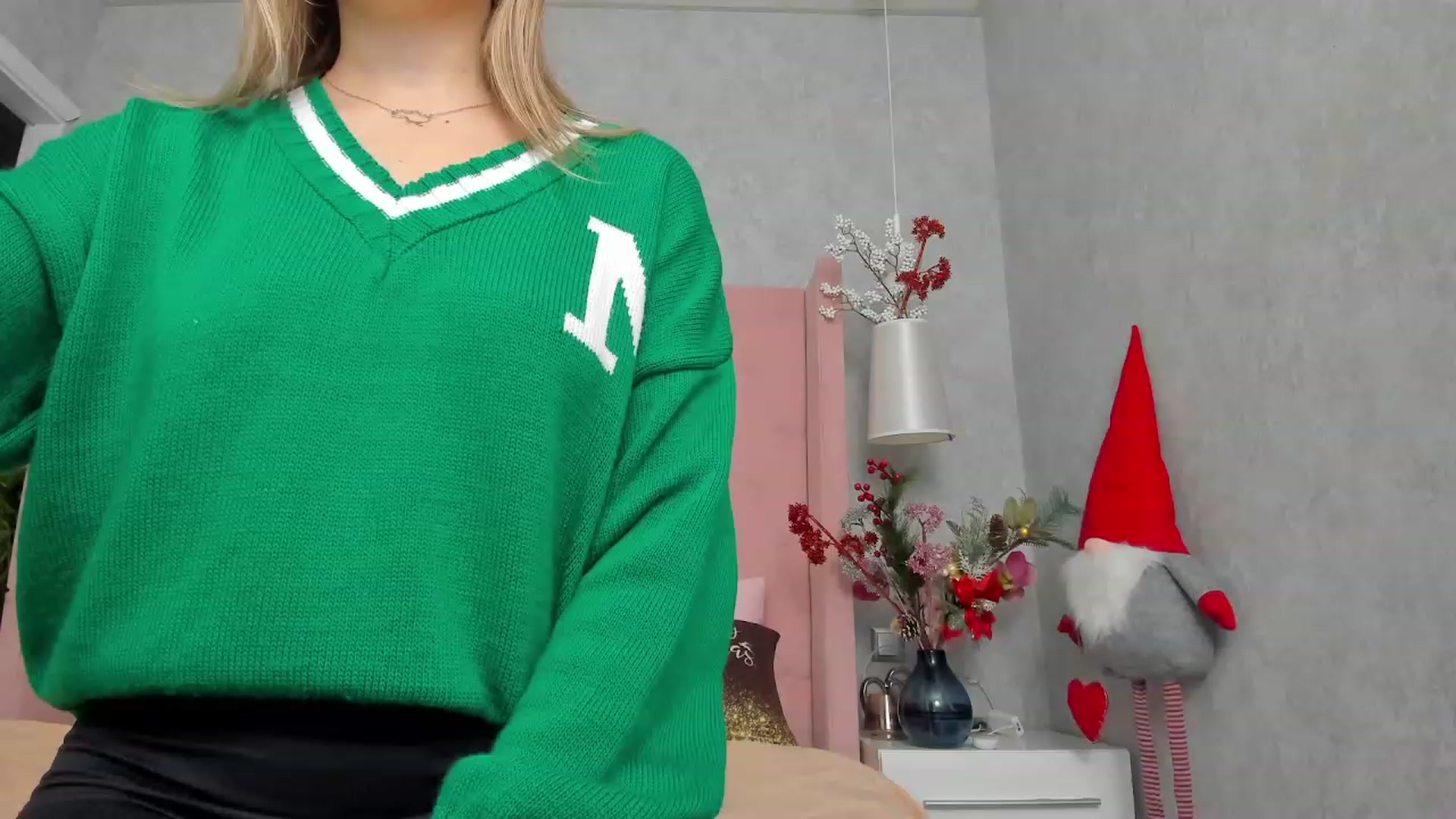 Gallery image thumbnail from SofiBloom's myfreecams stream on, 12/20/2022, 15:58 image 11 of 20