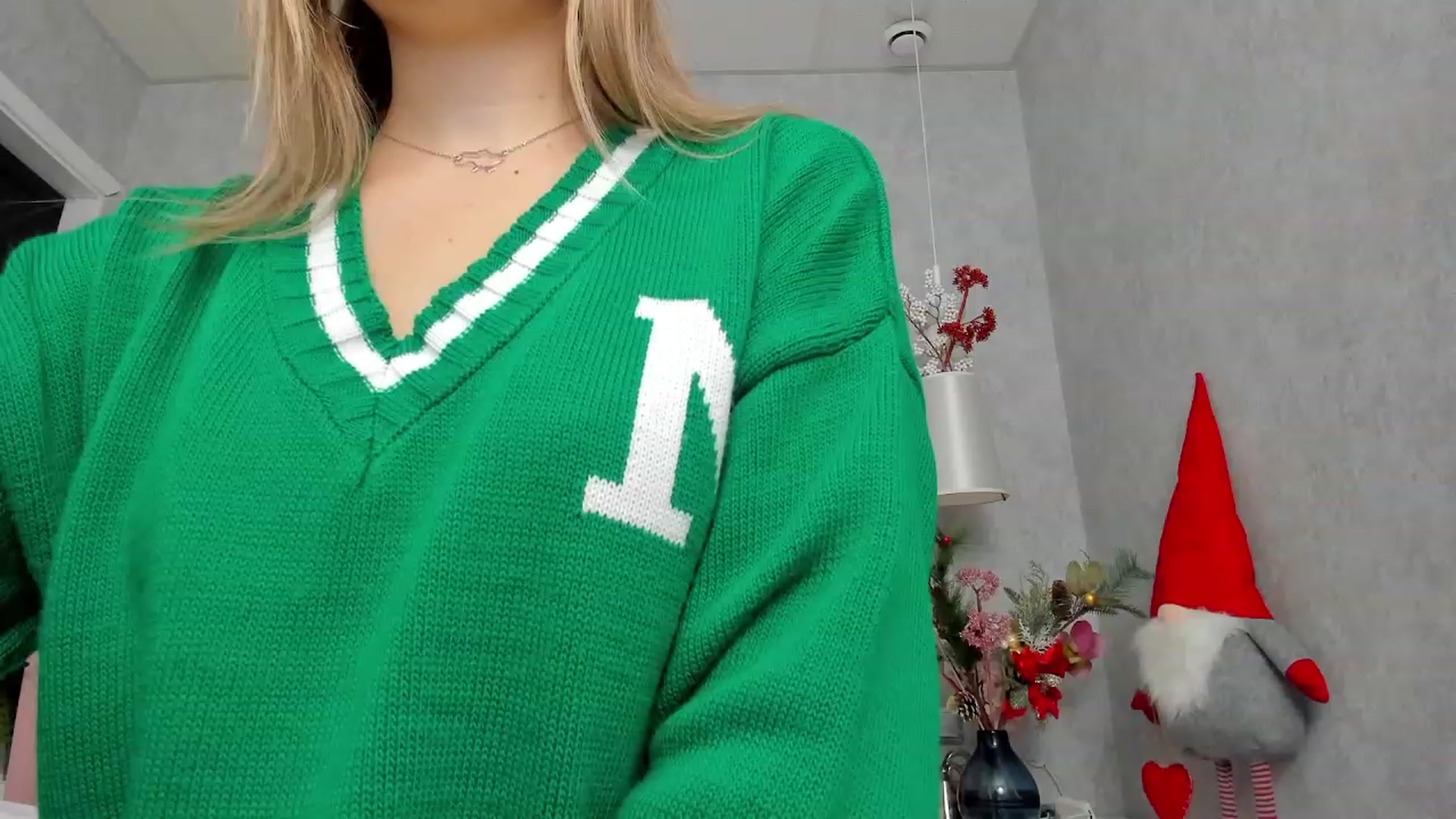 Gallery image thumbnail from SofiBloom's myfreecams stream on, 12/20/2022, 15:58 image 20 of 20