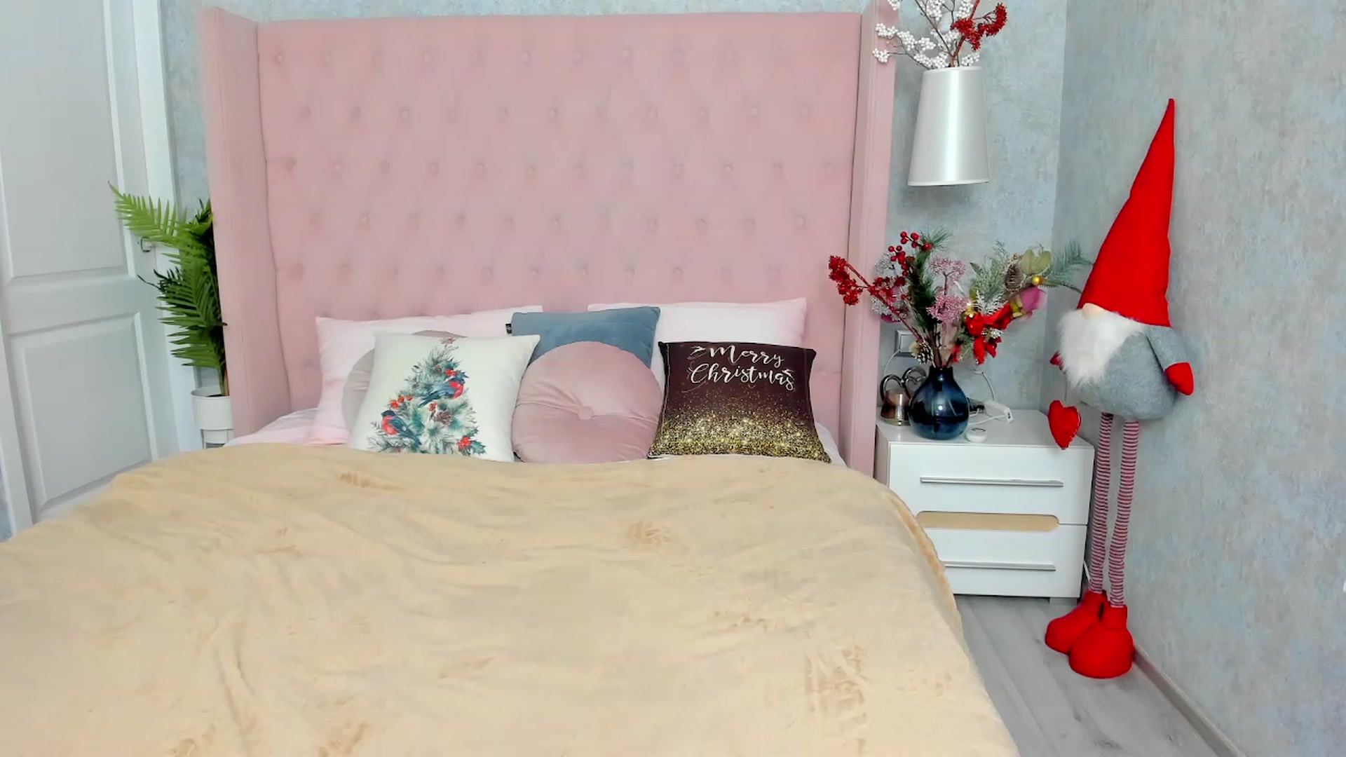 Gallery image thumbnail from SofiBloom's myfreecams stream on, 12/20/2022, 15:58 image 8 of 20