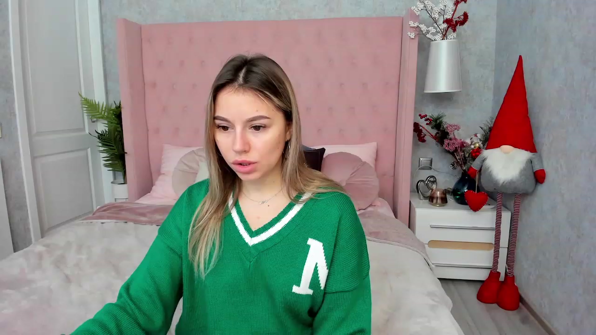 Gallery image thumbnail from SofiBloom's myfreecams stream on, 12/21/2022, 11:26 image 5 of 20