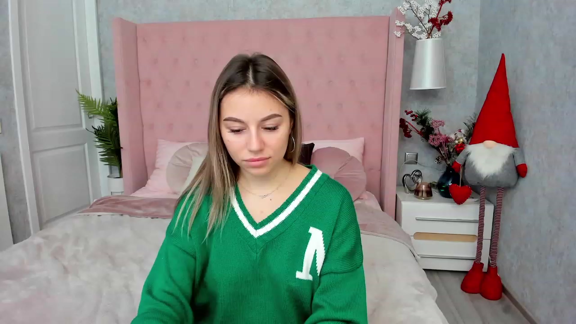 Gallery image thumbnail from SofiBloom's myfreecams stream on, 12/21/2022, 11:26 image 14 of 20