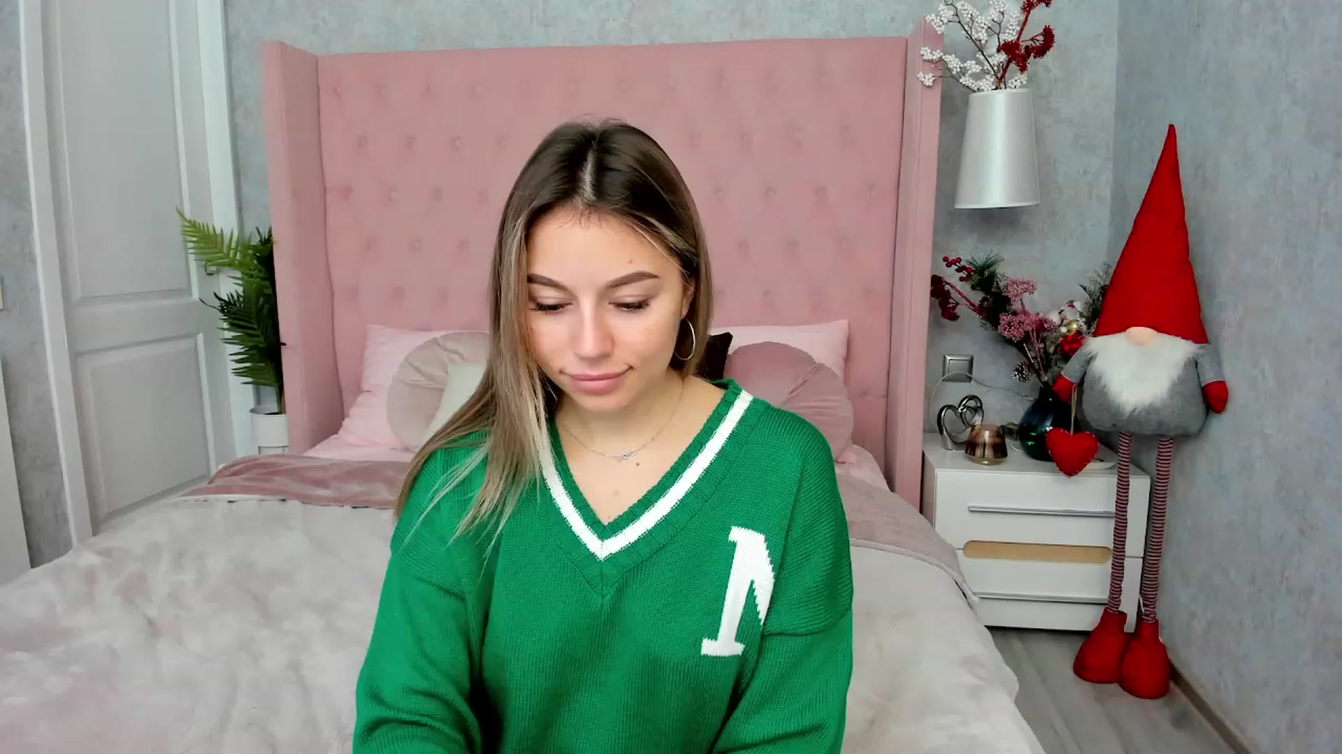 Gallery image thumbnail from SofiBloom's myfreecams stream on, 12/21/2022, 11:26 image 9 of 20
