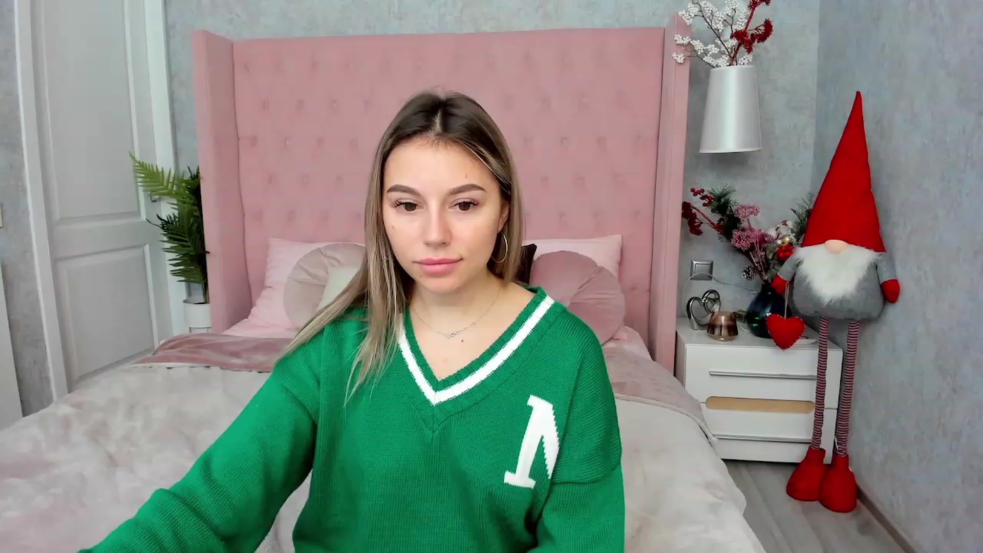 Gallery image thumbnail from SofiBloom's myfreecams stream on, 12/21/2022, 11:26 image 13 of 20