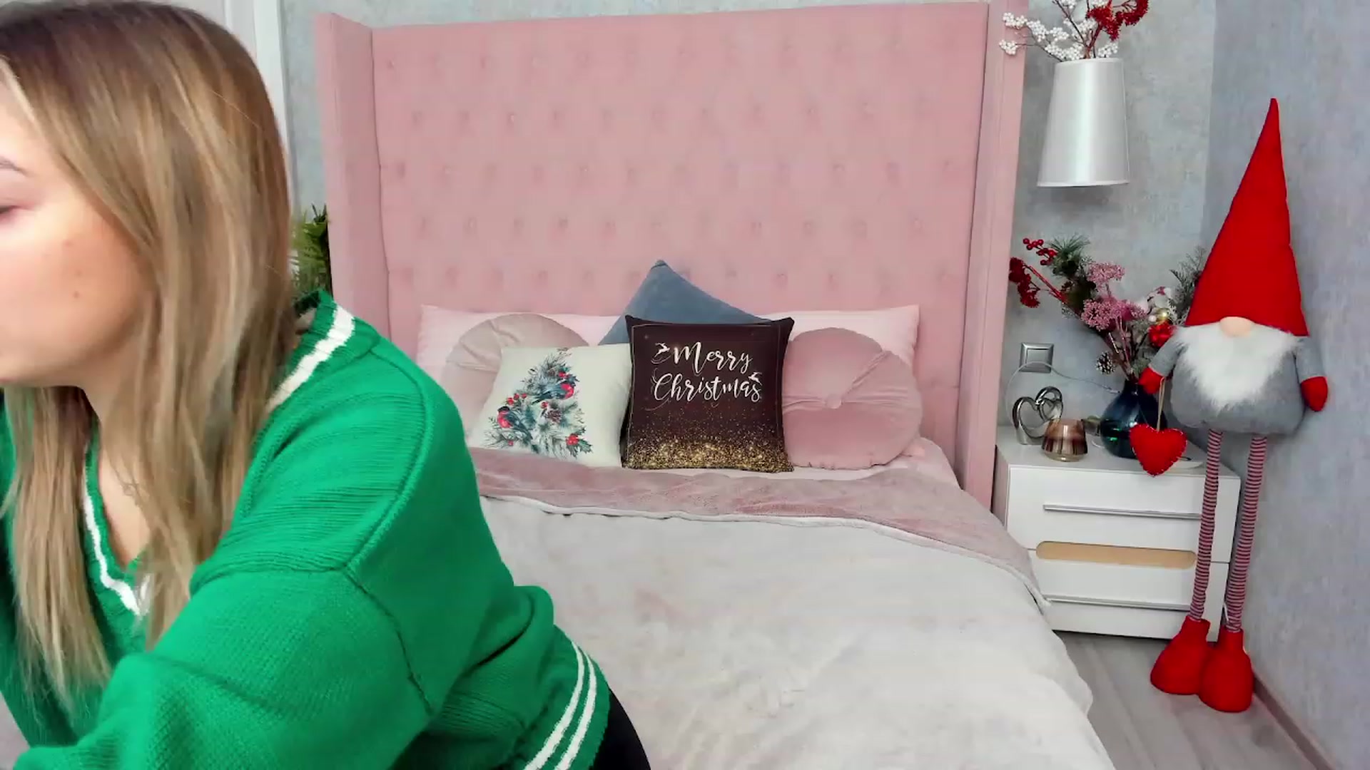 Gallery image thumbnail from SofiBloom's myfreecams stream on, 12/21/2022, 12:16 image 9 of 20