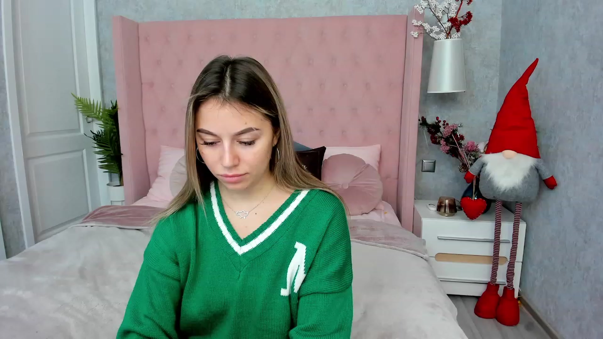 Gallery image thumbnail from SofiBloom's myfreecams stream on, 12/21/2022, 16:04 image 12 of 20