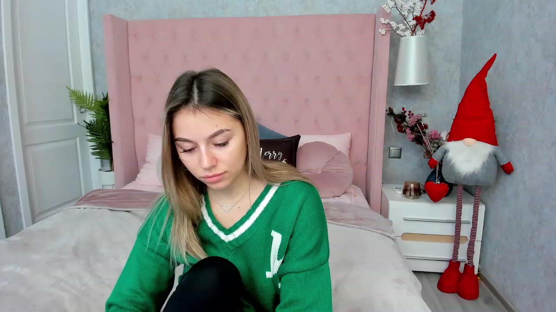 Gallery image thumbnail from SofiBloom's myfreecams stream on, 12/21/2022, 16:04 image 9 of 20
