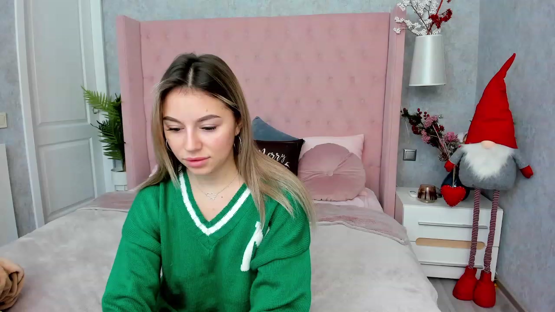 Gallery image thumbnail from SofiBloom's myfreecams stream on, 12/21/2022, 19:05 image 4 of 20