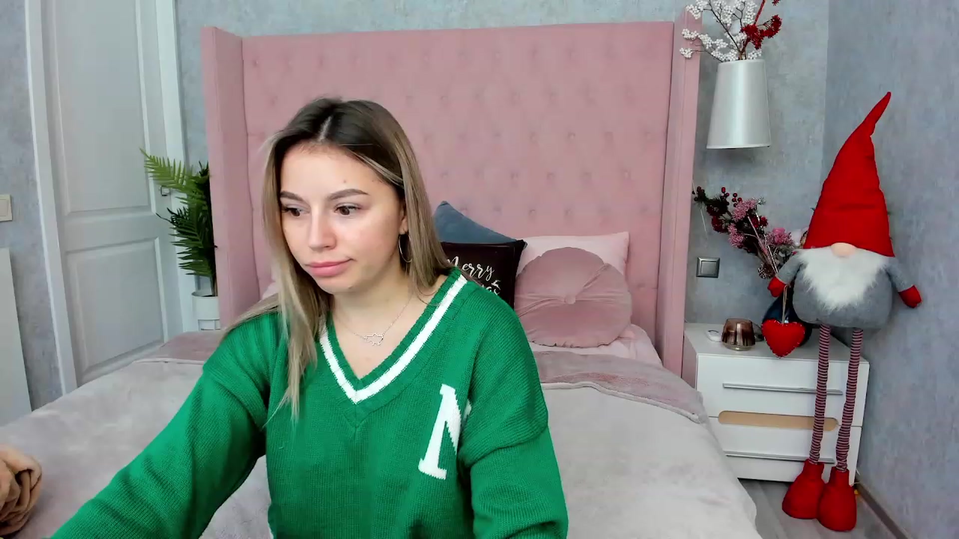 Gallery image thumbnail from SofiBloom's myfreecams stream on, 12/21/2022, 19:05 image 13 of 20